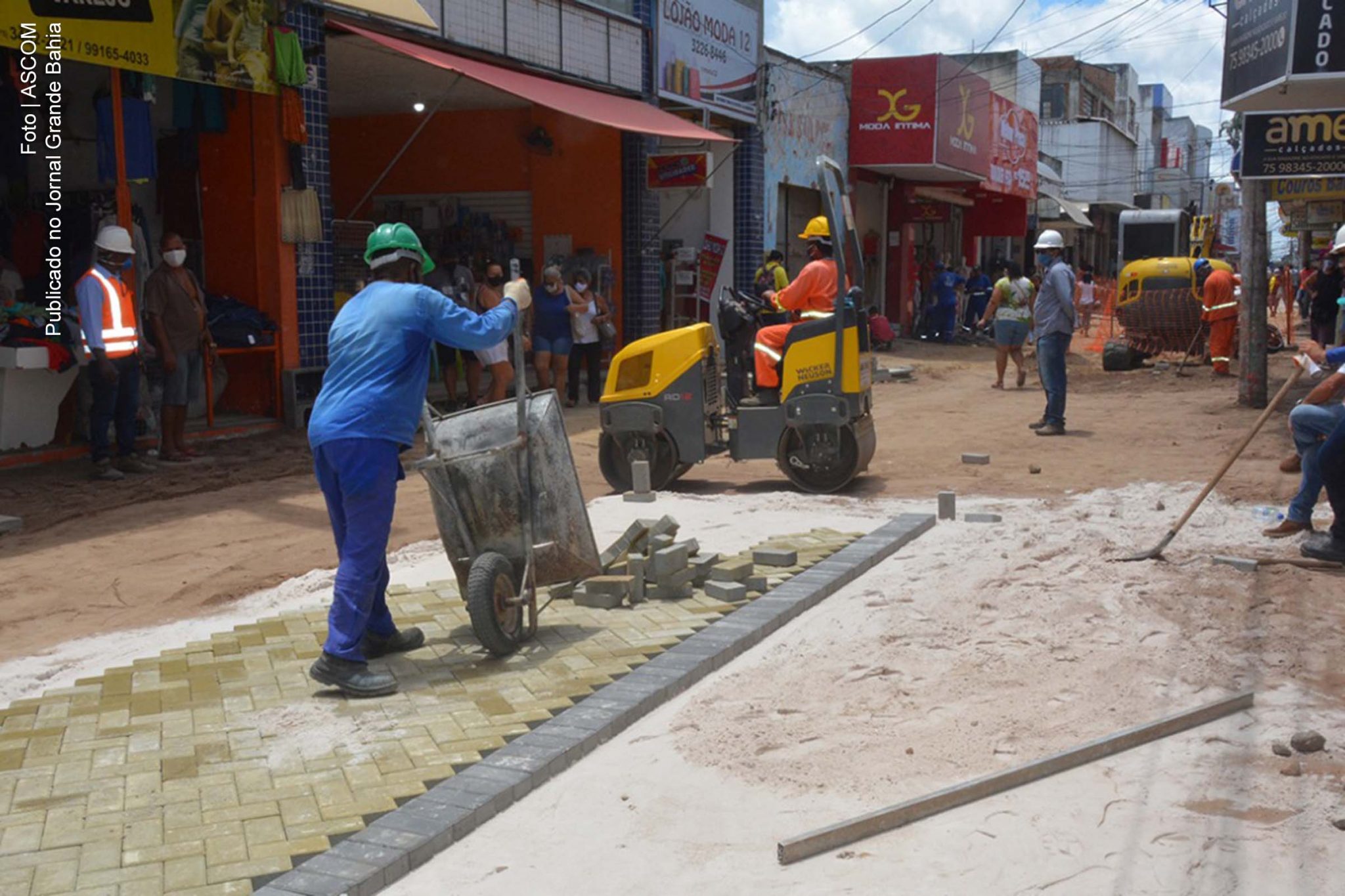 Obras de requalificação do calçadão e da rua Sales Barbosa, em Feira de Santana.