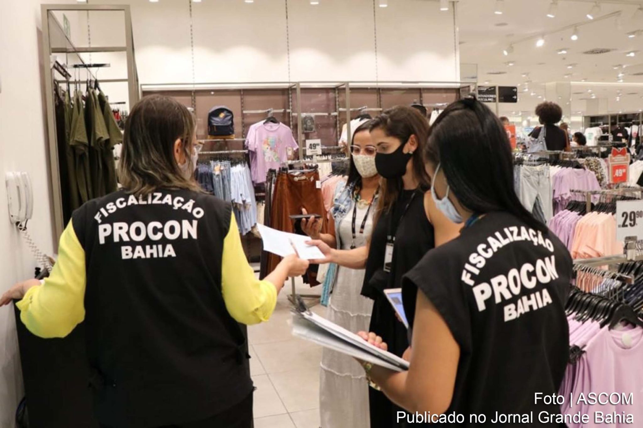 Procon Bahia realiza fiscalização de lojas.