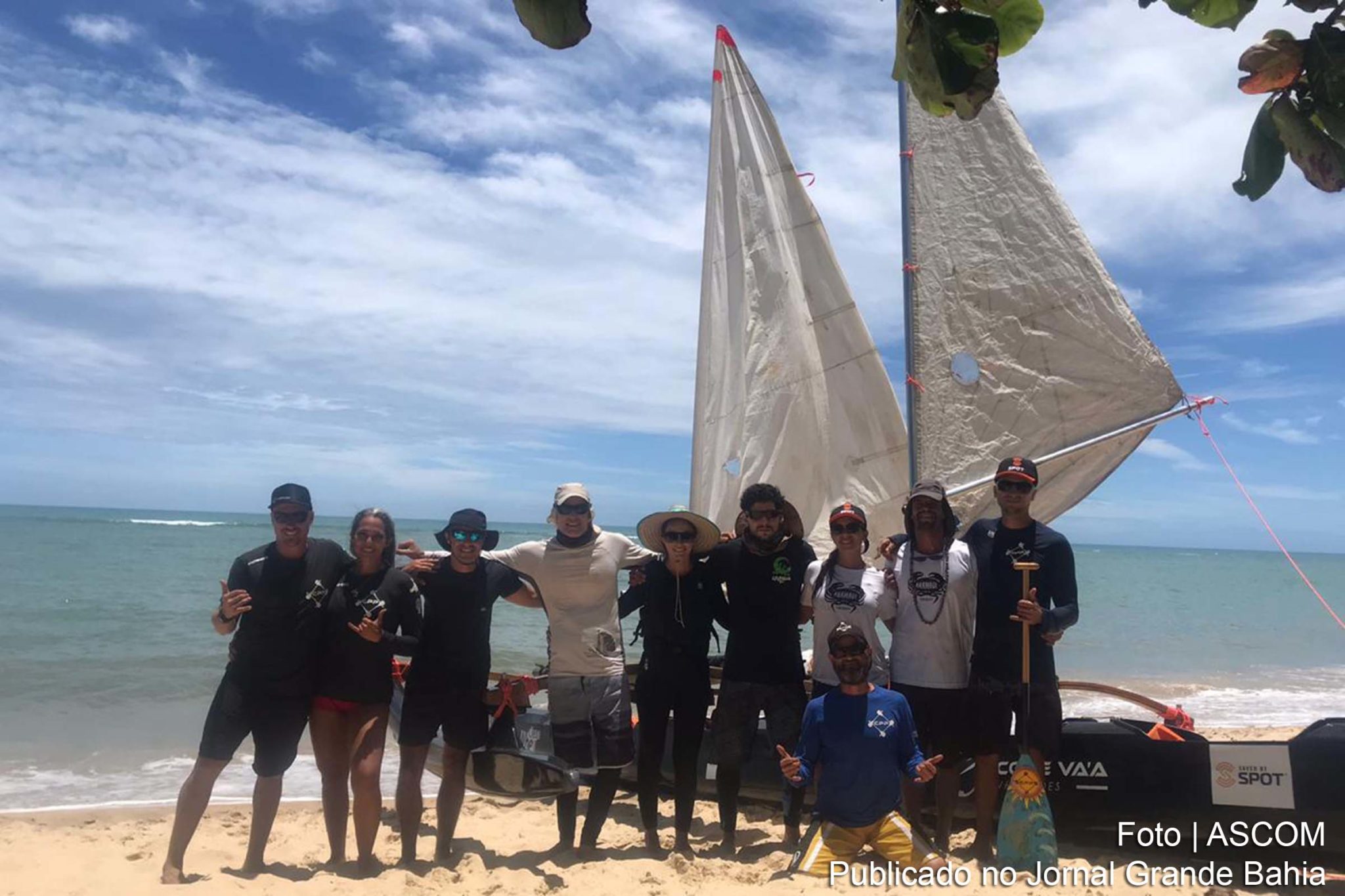 Atletas nos preparativos na semana para a saída e saindo de Arraial D´Ajuda.