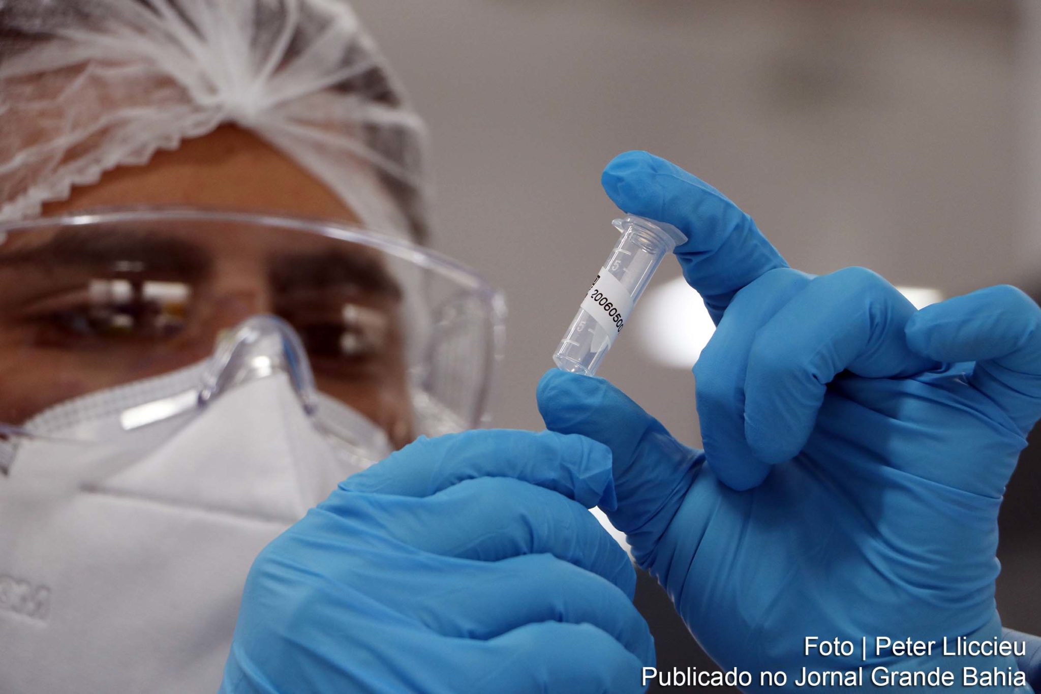 Casos da Covid-19 continuam em acentuado crescimento no Brasil.