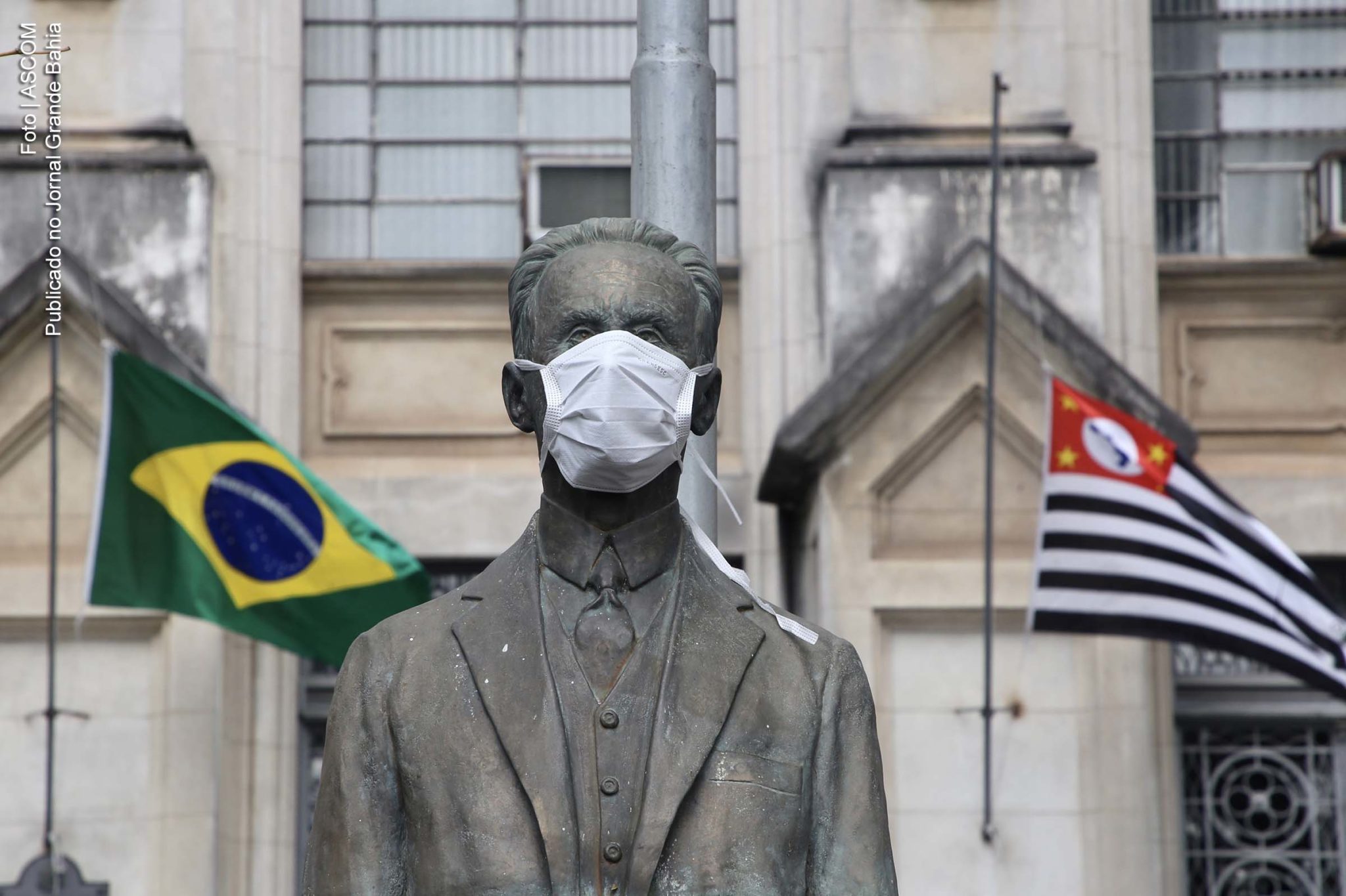 Busto de Adolpho Lutz em frente ao Instituto que o nomeia em São Paulo.