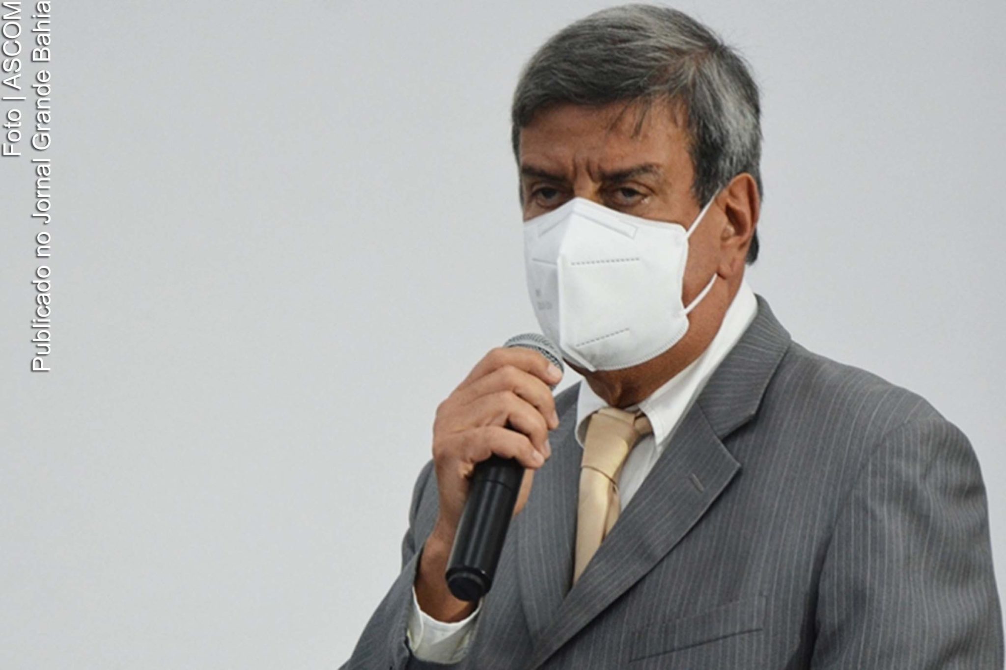 Colbert Martins Filho (MDB) tomara posse como prefeito de Feira de Santana em cerimônia restrita. Pandemia da Covid-19 requer manutenção das medidas de distanciamento e isolamento social, diz governante.