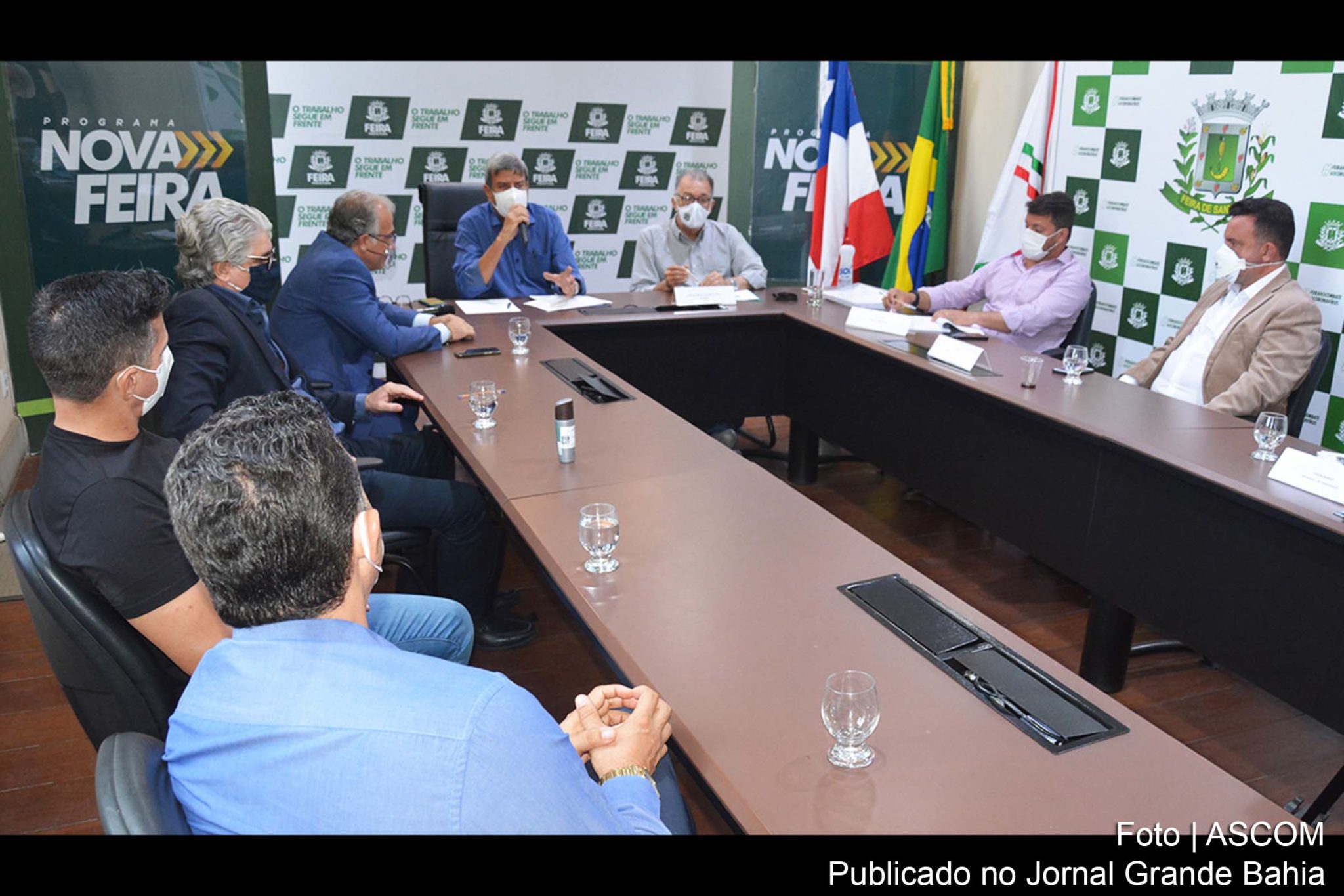 A empresa vencedora do processo de licitação, Consórcio Conecta Feira, terá uma concessão de treze anos, e o contrato foi firmado em R$ 122.584.800,00.