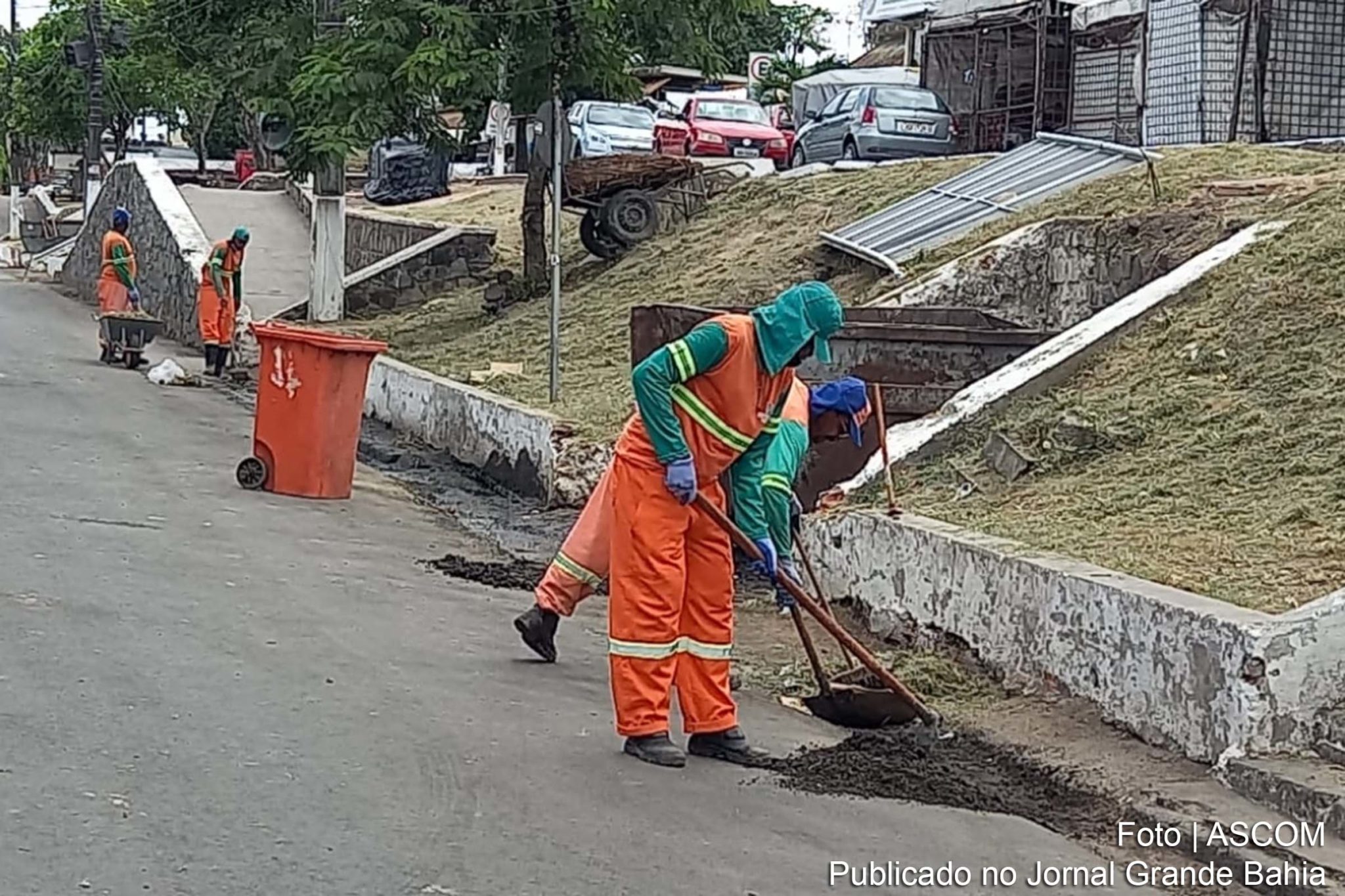 Mutirão de limpeza no Centro de Abastecimento de Feira de Santana reforça combate à Covi-19.