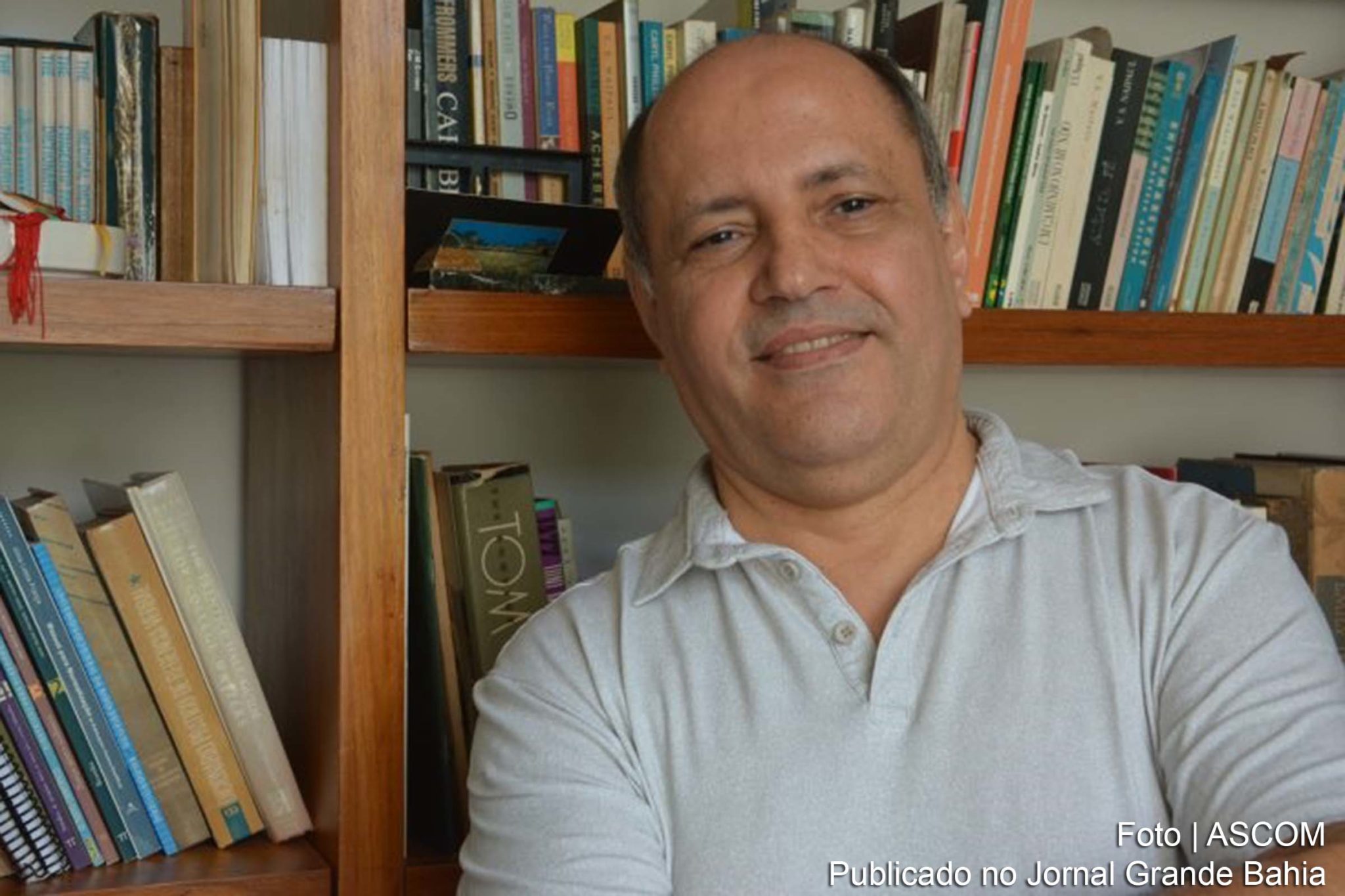 Professor Décio Torres Cruz, do Instituto de Letras da UFBA.