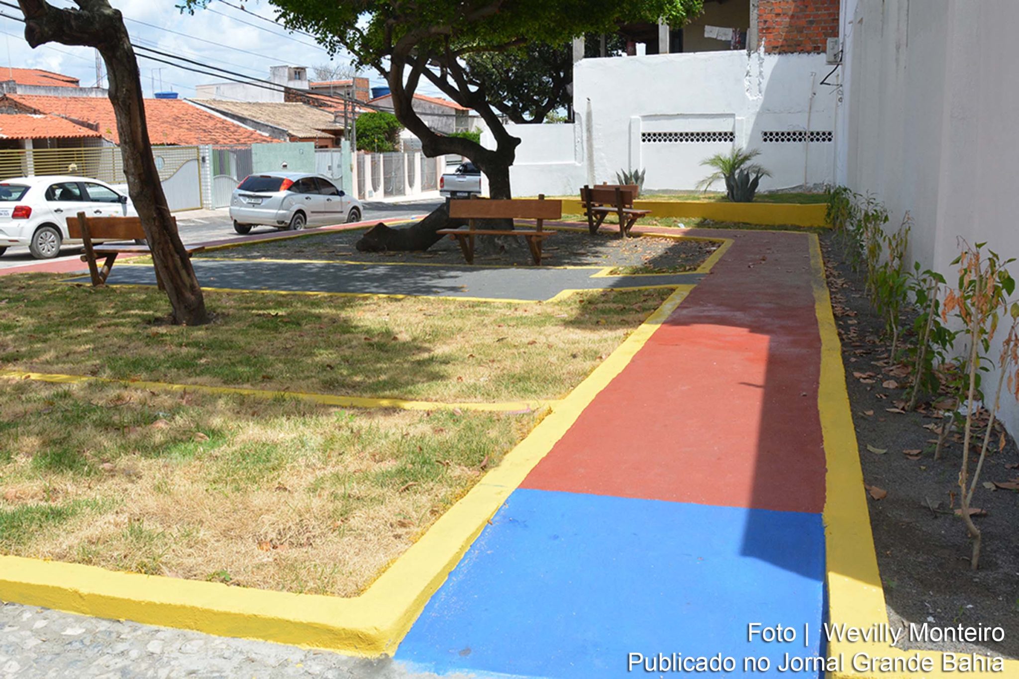 Praça que a Prefeitura de Feira de Santana está construindo no conjunto Milton Gomes, vai ser concluída.