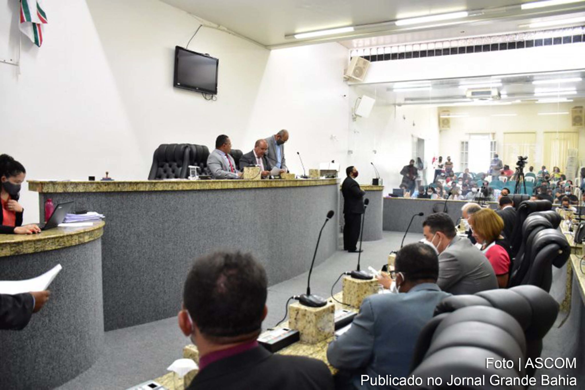 Projeto de Lei Complementar 008/2020, de autoria do Poder Executivo, aprovado por unanimidade dos vereadores, em sessões extraordinárias solicitadas pelo prefeito Colbert Martins Filho, nesta terça-feira (15).