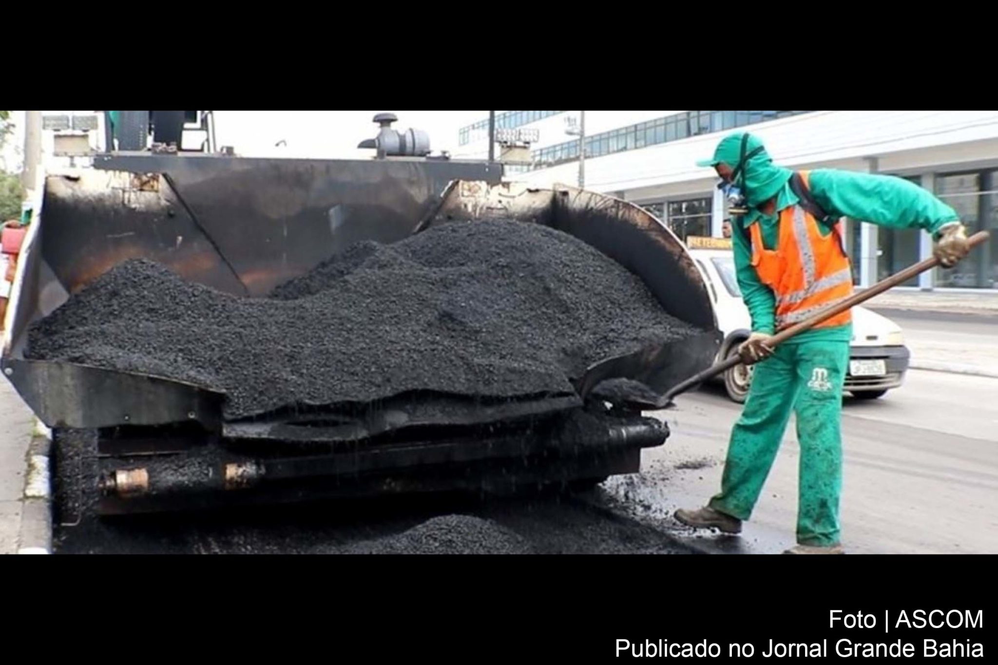 prefeitura comprou 31 mil e 500 toneladas de asfalto, para pavimentação completa de várias ruas e também tapa-buraco.