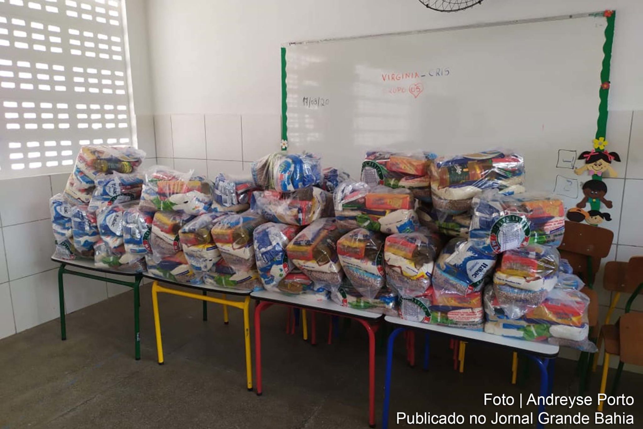 Prefeitura de Feira de Santana já realizou a distribuição de 69.335 kits de alimentos para famílias de estudantes da Rede Municipal de Ensino.