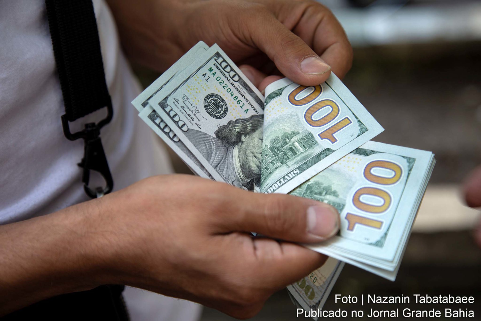 Puxado por mercado externo, dólar fecha no maior valor em 2 semanas.