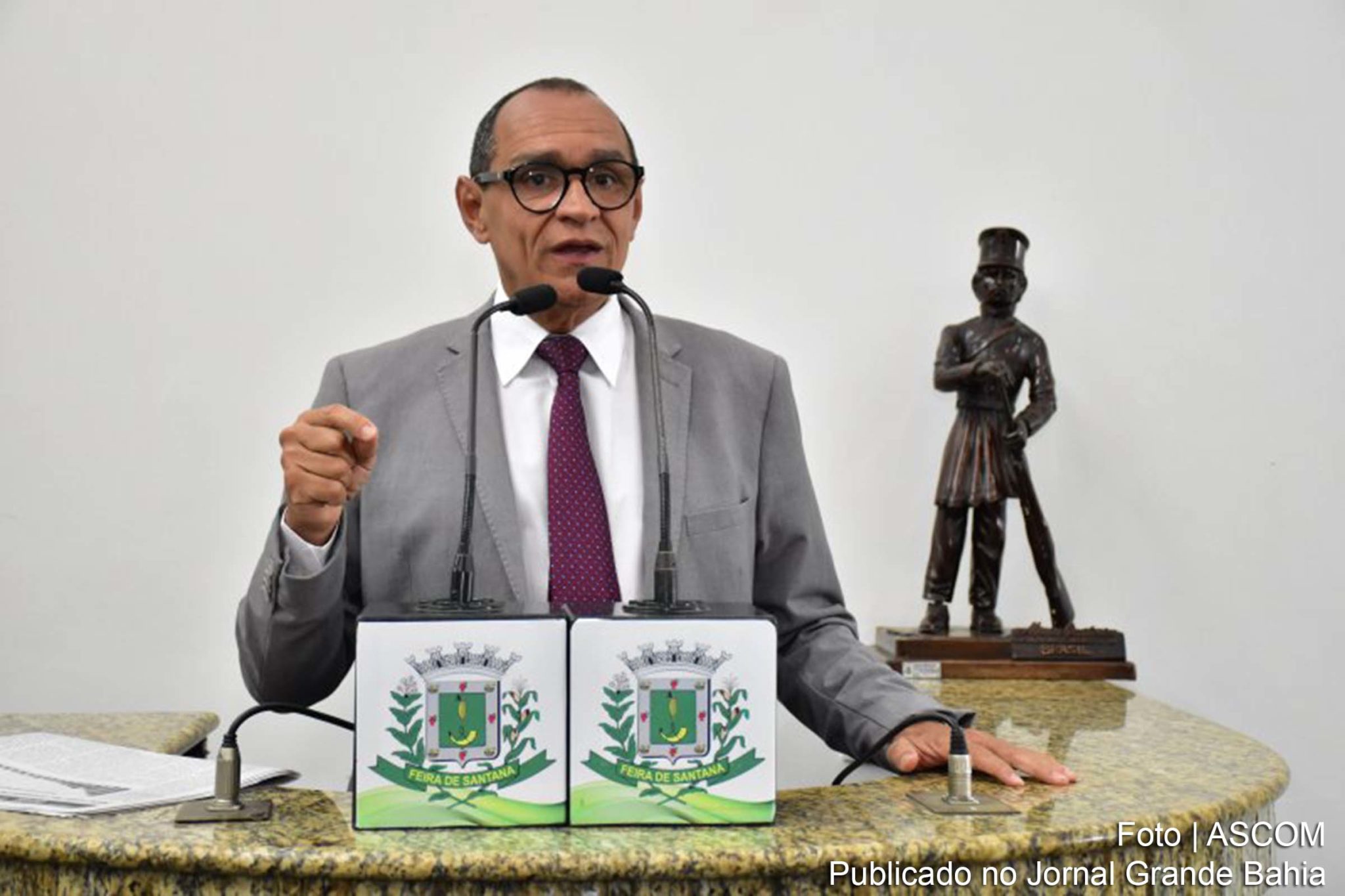 Vereador diz que três meses após denúncia, guarda municipal de Feira de Santana segue com “colete vencido” e repercute promessa de Colbert Martins Filho sobre reforma de casas