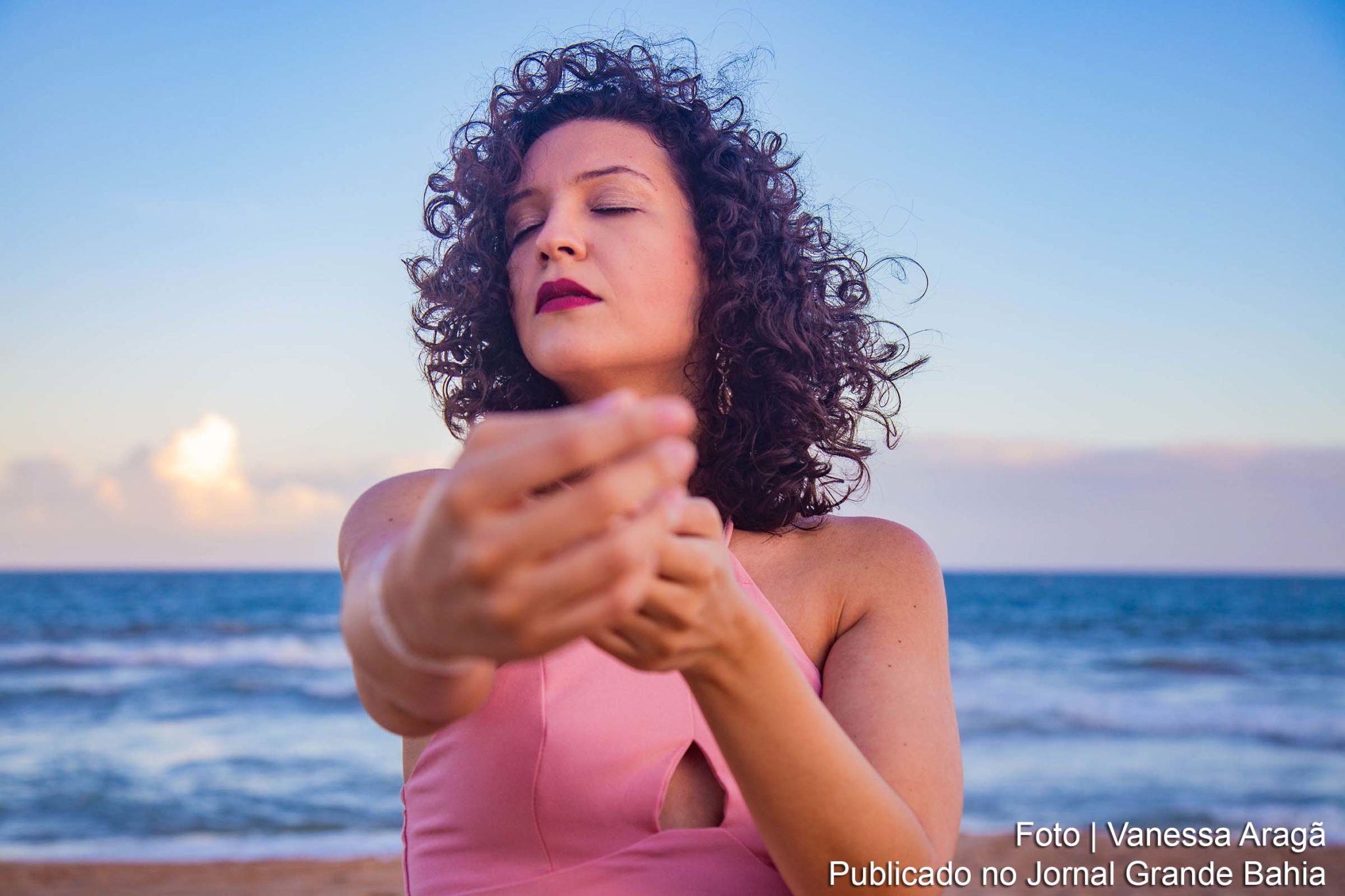 Thaise Maciel lança videoclipe da música Bússola.