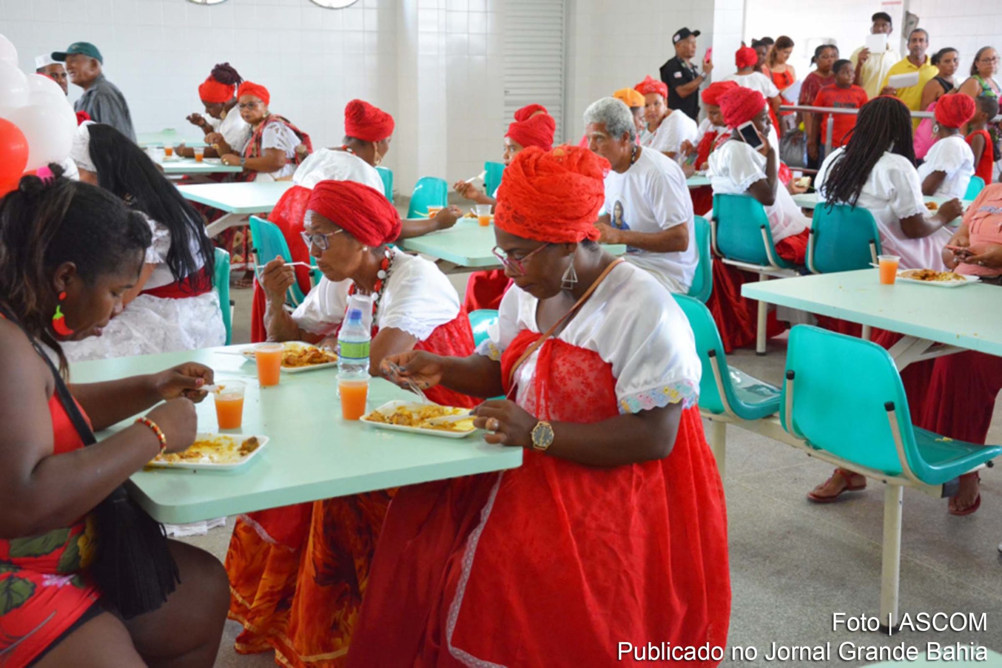 Mantendo a tradição, o Caruru de Santa Bárbara será oferecido aos devotos e feirantes do Centro de Abastecimento marcando o encerramento das comemorações à padroeira do entreposto comercial.