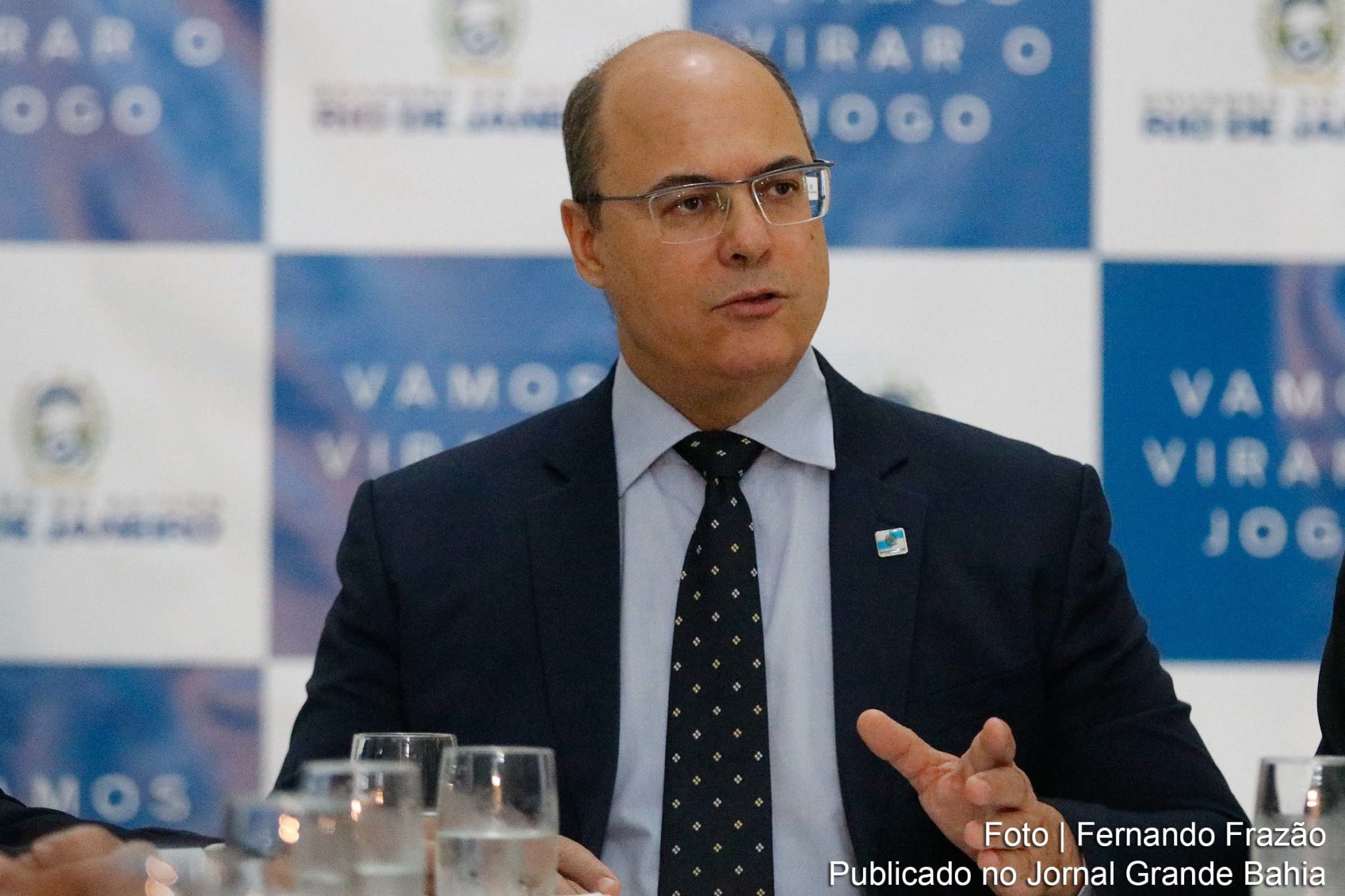 O MPF denunciou nesta terça-feira (15/12/2020) o governador afastado do Rio de Janeiro, Wilson Witzel, o presidente do PSC, pastor Everaldo, o ex-secretário de Saúde do Rio Edmar Santos, além de empresários e advogados pelos crimes de corrupção ativa e passiva e lavagem de dinheiro por meio de organização criminosa. A denúncia foi oferecida ao STJ e está ligada às investigações da Operação Kichback.