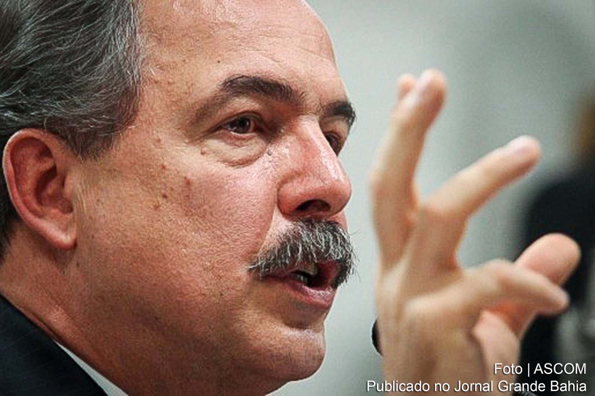 Aloizio Mercadante: a fila vai ser longa e o tempo de espera também muito longo, portanto, não há expectativa de otimista em relação à vacina para o povo brasileiro.