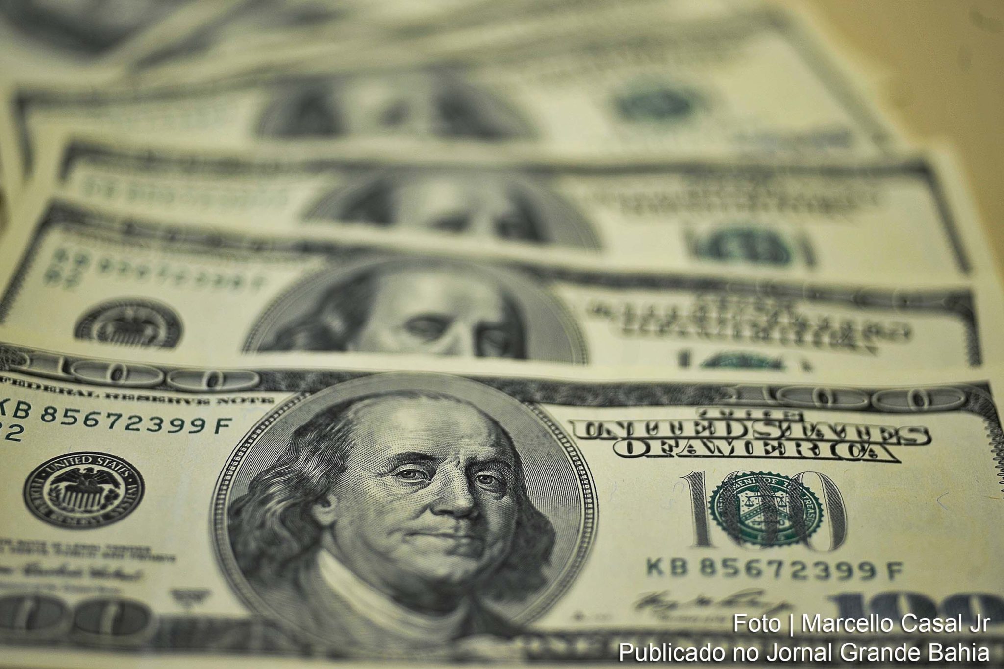 Dólar inicia ano de 2021 com cotação de R$ 5,26.