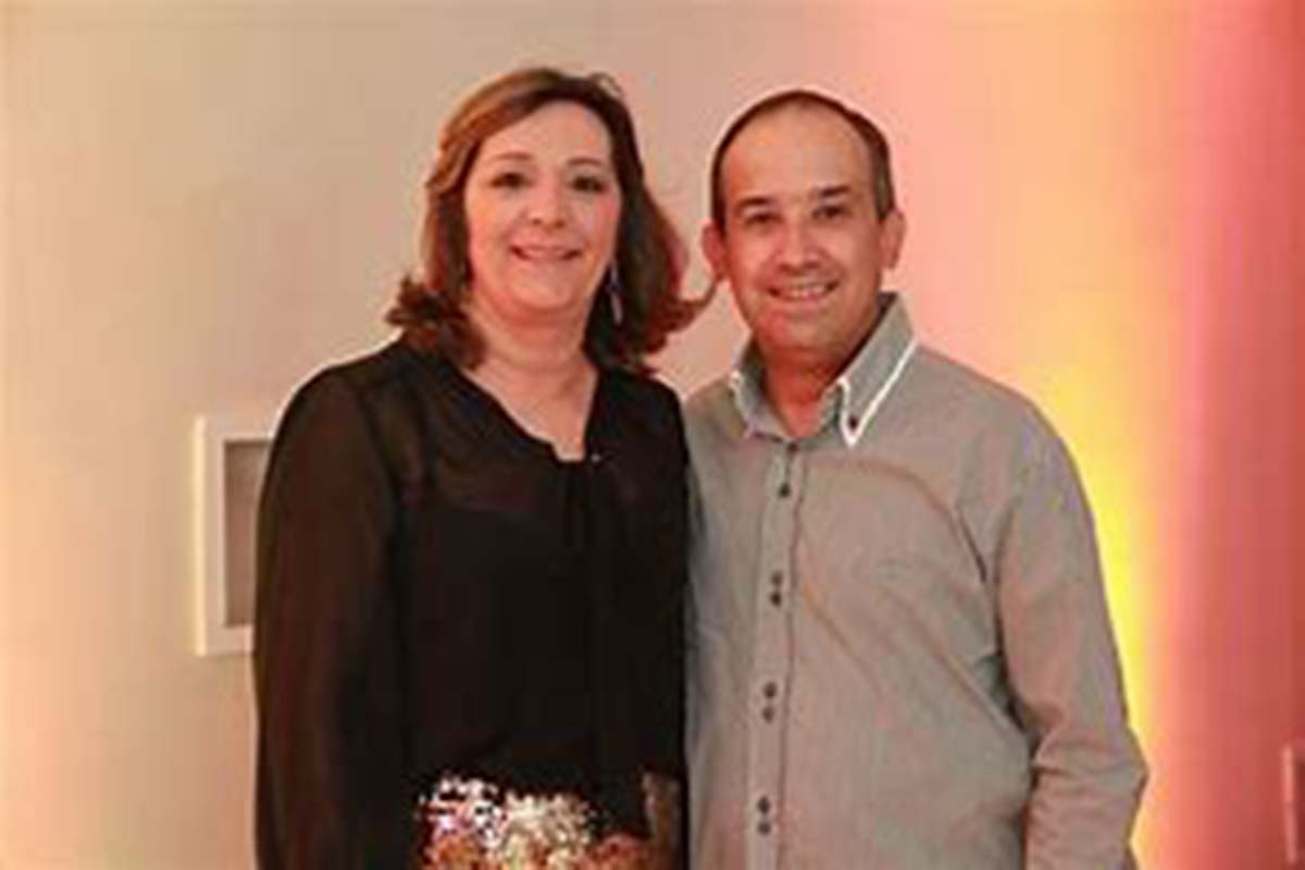 O jornalista Marcilio Costa com sua esposa e aniversariante de amanhã Eliana Mara.