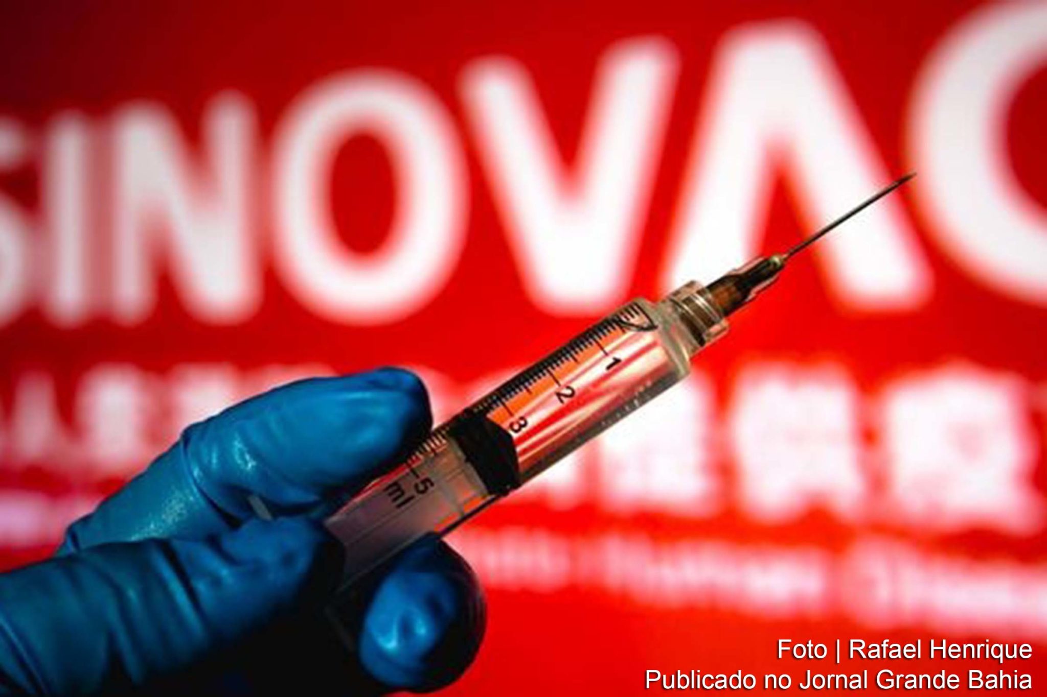 Empresa chinesa Sinovac é parceira do Instituto Butatan para o desenvolvimento da Coronavac. Resultado dos testes da terceira fase é apresentado à Anvisa pelo Instituto Butantan, que também requisita licença para uso emergencial.