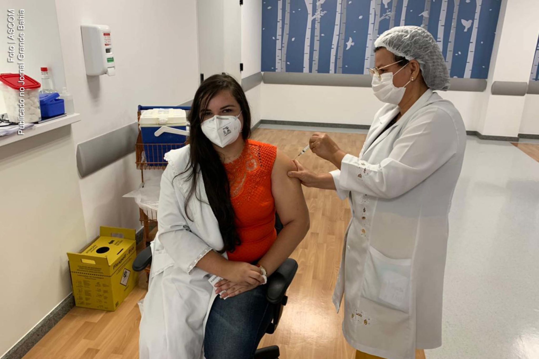 Enfermeiras do Hospital Clériston Andrade são as primeiras a serem vacinadas com a Corovac.