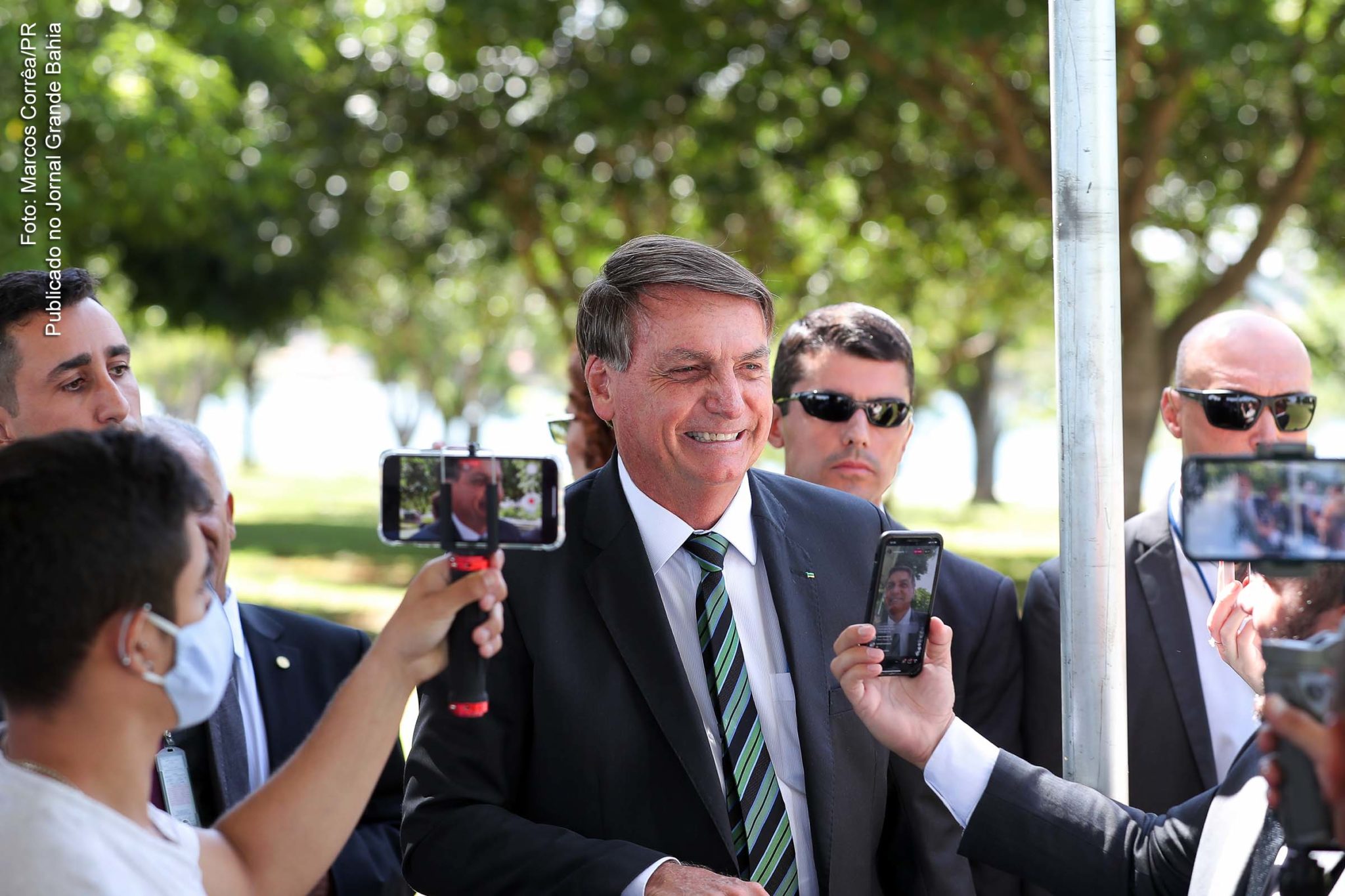 Extremista Jair Bolsonaro protagoniza mais um episódio da série Um Psicopata do Poder, ao fazer declarações estapafúrdia sobre pandemia da Covid-19.