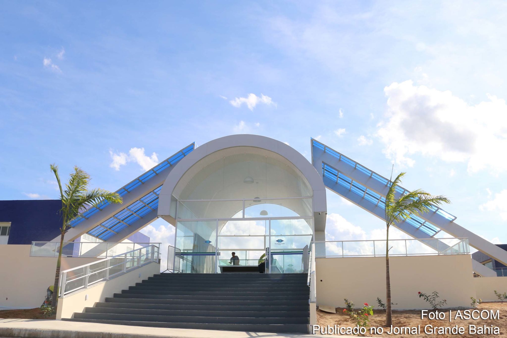 Fachada da sede da Faculdade AGES de Medicina.