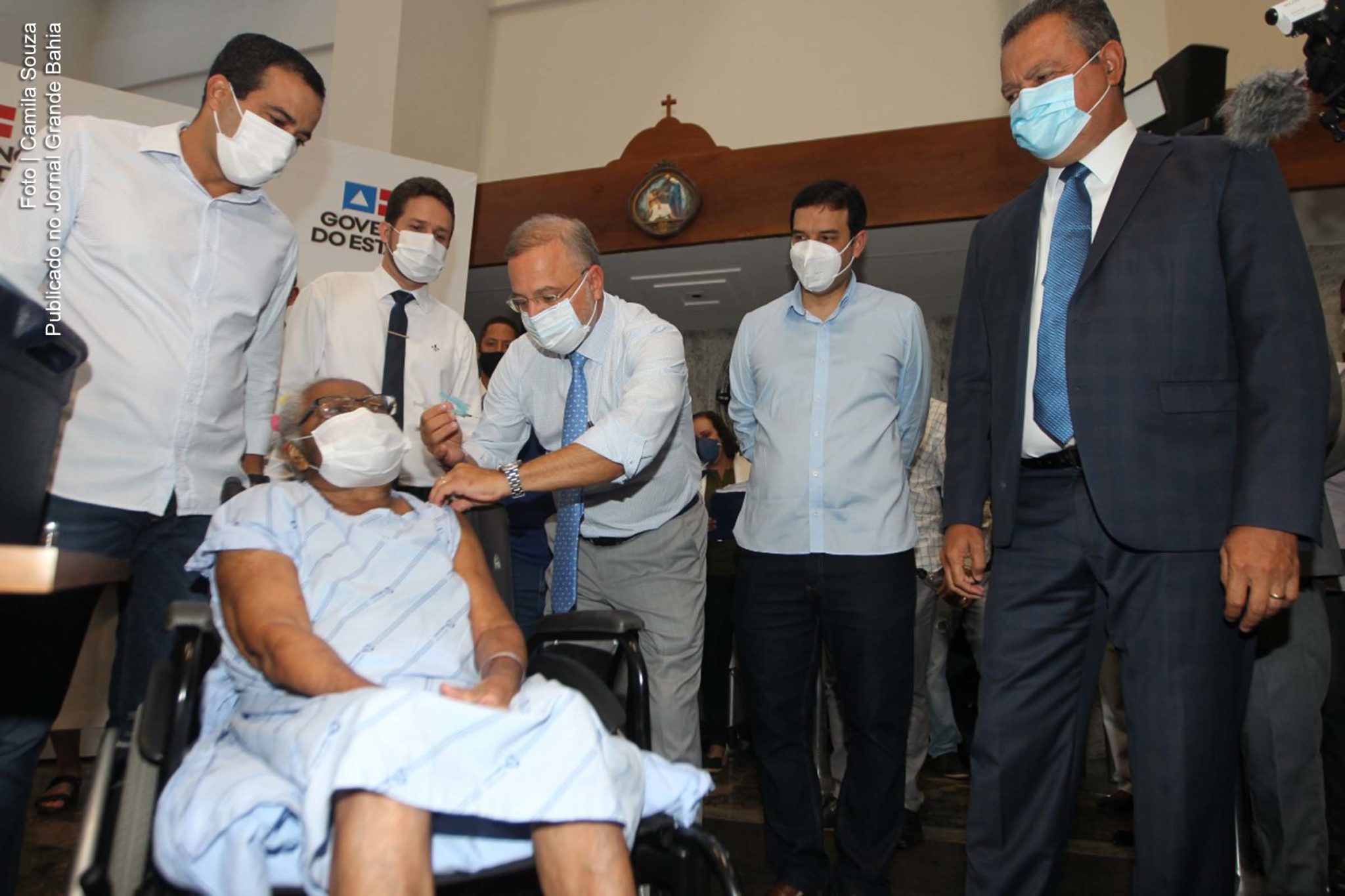 Governador Rui Costa acompanha início da campanha de vacinação contra a Covid-19.