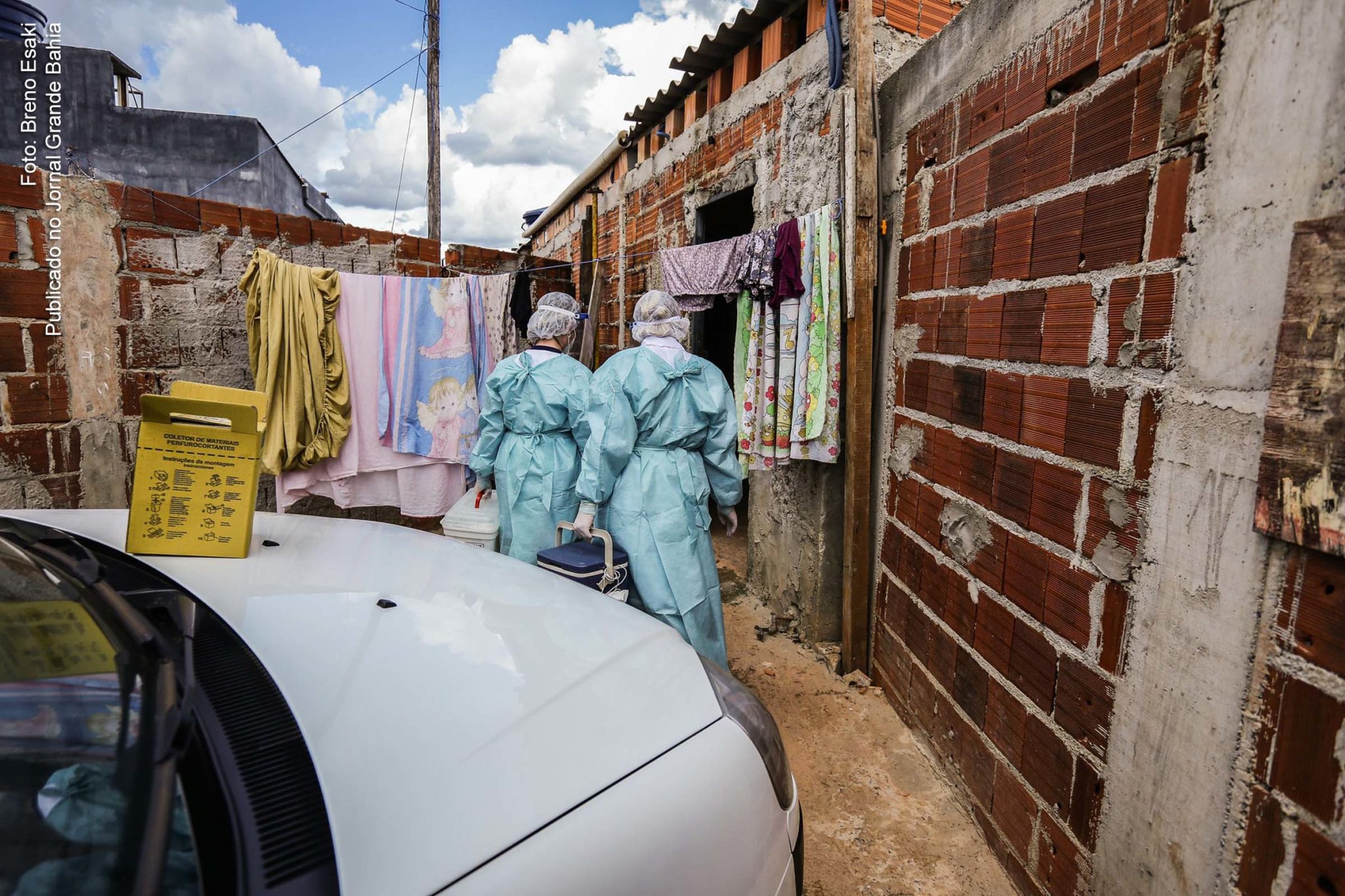 Ao falhar no controle da pandemia e no fornecimento de vacinas, o Governo Bolsonaro amplia as dificuldades socioeconômicas e de saúde pública para população de baixa renda.