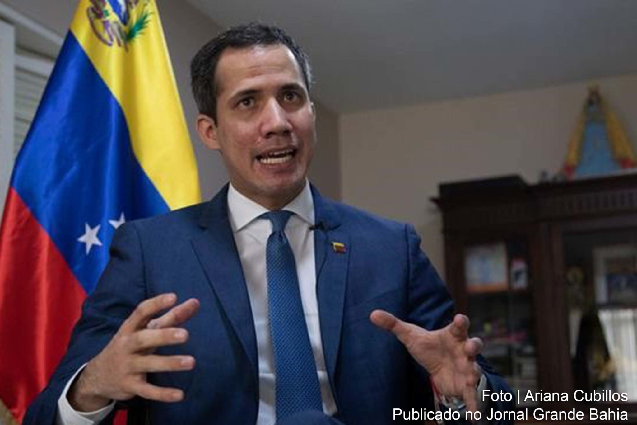 Em uma tentativa de golpe, Juan Guaidó e membros da oposição proclamara um governo interino no final de janeiro de 2019.