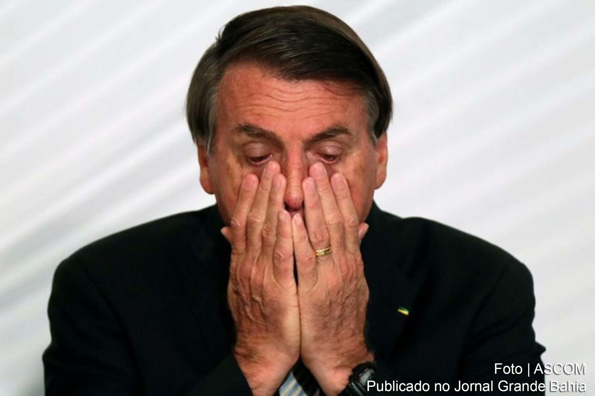 "Tinha que estar na praia numa hora dessas", diz Bolsonaro sobre atuação do governo na pandemia.
