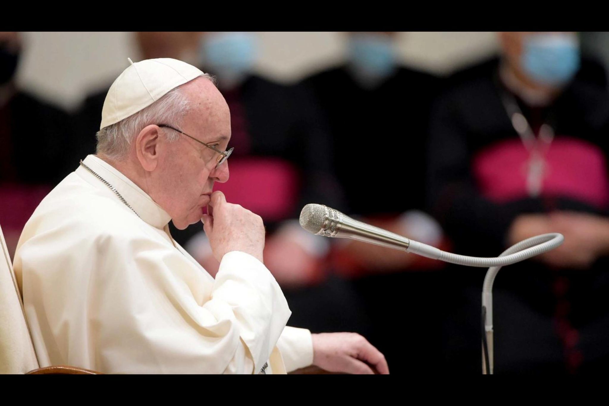 O Papa Francisco, no vídeo de intenção de oração para o primeiro mês de 2021, faz um apelo à fraternidade humana, para rezar “uns pelos outros, abrindo-nos a todos”, ao invés de discutir com os irmãos e irmãs de outras religiões, culturas, tradições e crenças. O pedido do Pontífice, diante de todos os desafios da humanidade, é para se voltar ao que é essencial: o amor ao próximo.