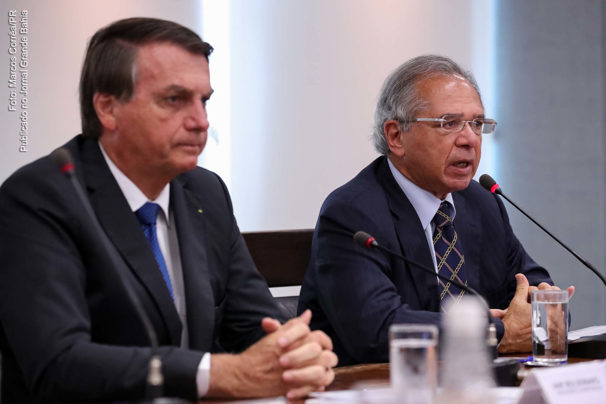 Ministro da Economia Paulo Guedes comemora austericídio com Teto de Gastos e fim do auxílio emergencial, que irá empurrar mais 24 milhões para pobreza extrema. Para “compensar”, governo estuda novo imposto e criação da Carteira Verde Amarela, mais um pacote de maldades para retirar direitos trabalhistas