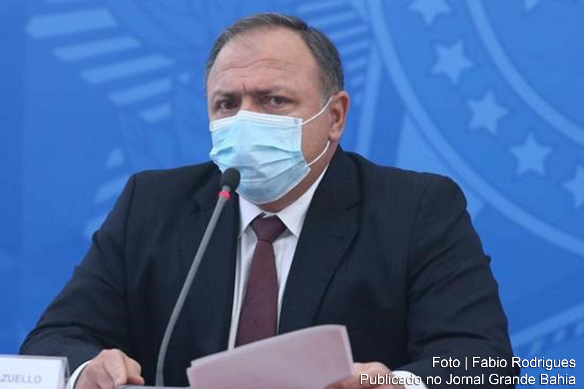 Ministro Eduardo Pazuello afirmou que governo ainda negocia compra de mais doses de outros fabricantes. Aquisição prevê entrega de 46 milhões de doses até abril. Vacina garantiu proteção total contra mortes e casos graves e moderados de covid-19 que necessitem de internação hospitalar.