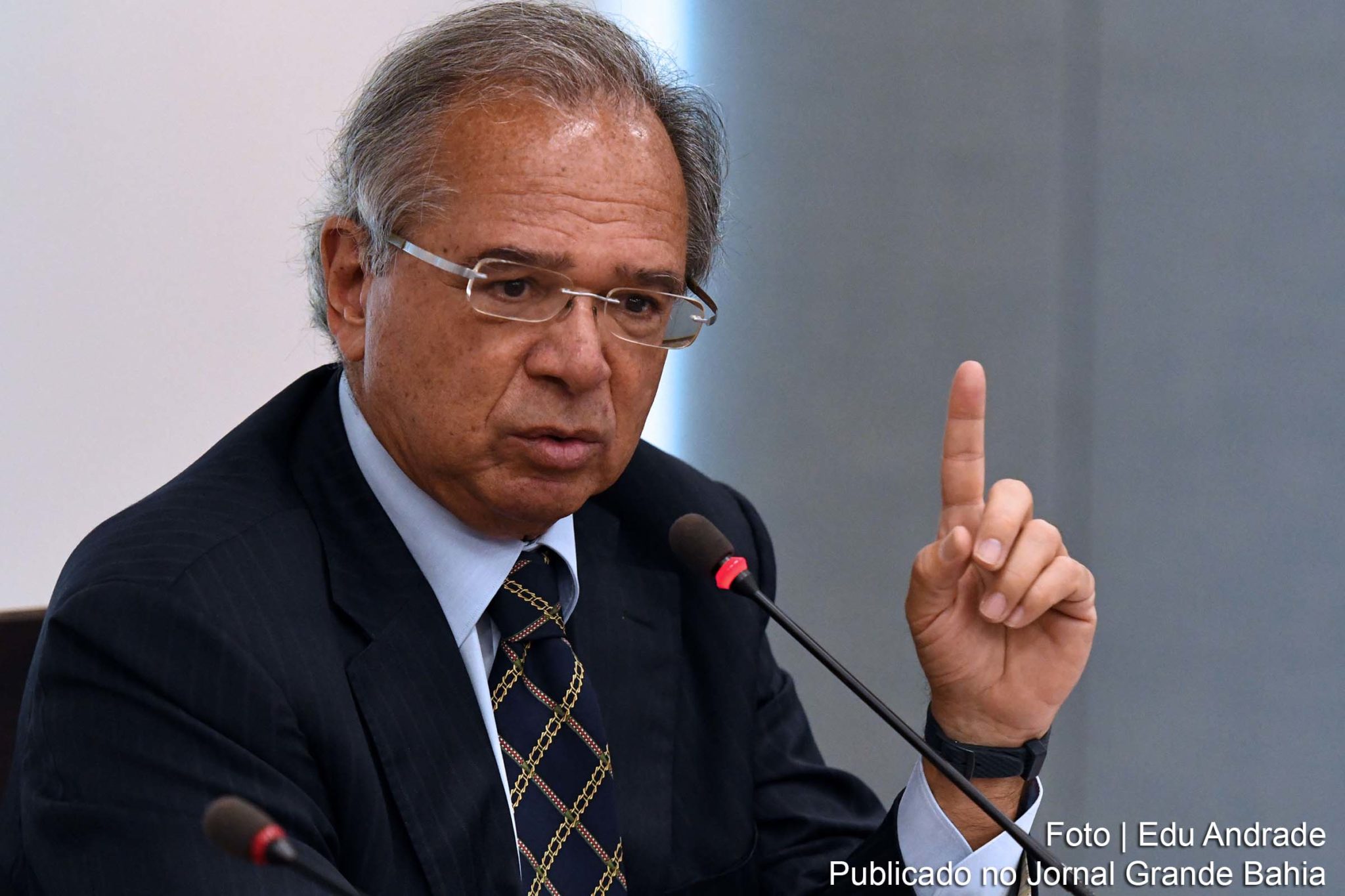 Queda na arrecadação foi “resultado excelente”, diz Paulo Guedes.