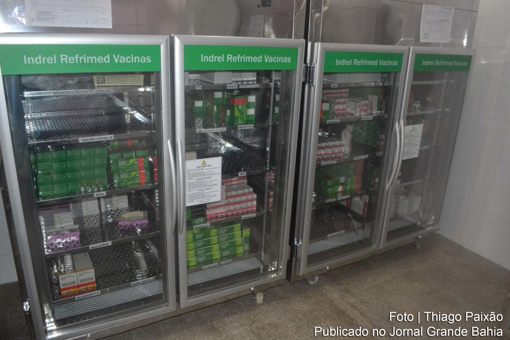 Prefeitura de Feira de Santana disponibilizou 40 câmaras frias, 44 geladeiras convencionais e cinco câmaras de conservação de material biológico para garantir o armazenamento da vacina CoronaVac.