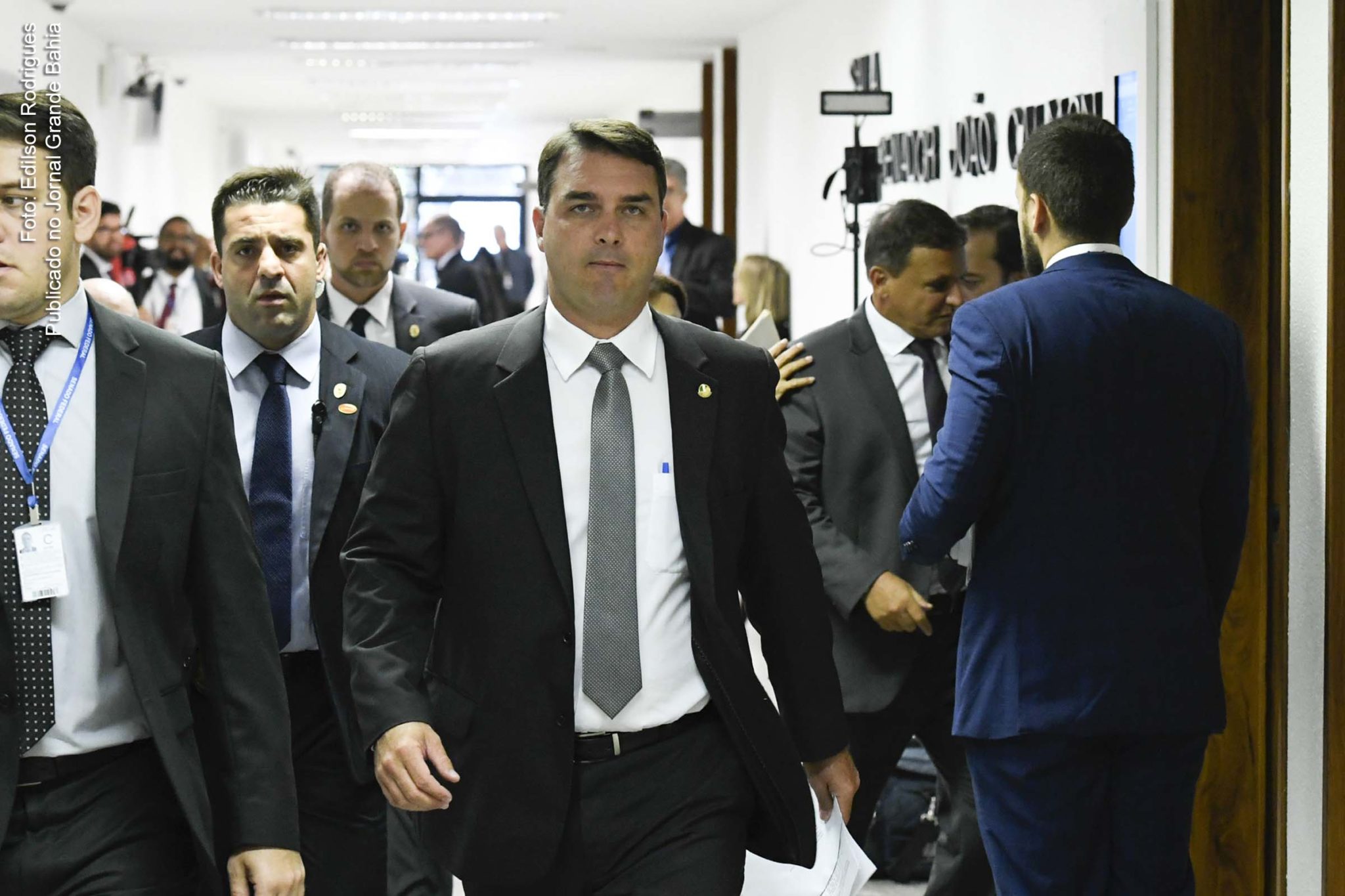 Flávio Bolsonaro (Republicanos-RJ) passa a responder processo no Conselho de Ética do Senado Federal.