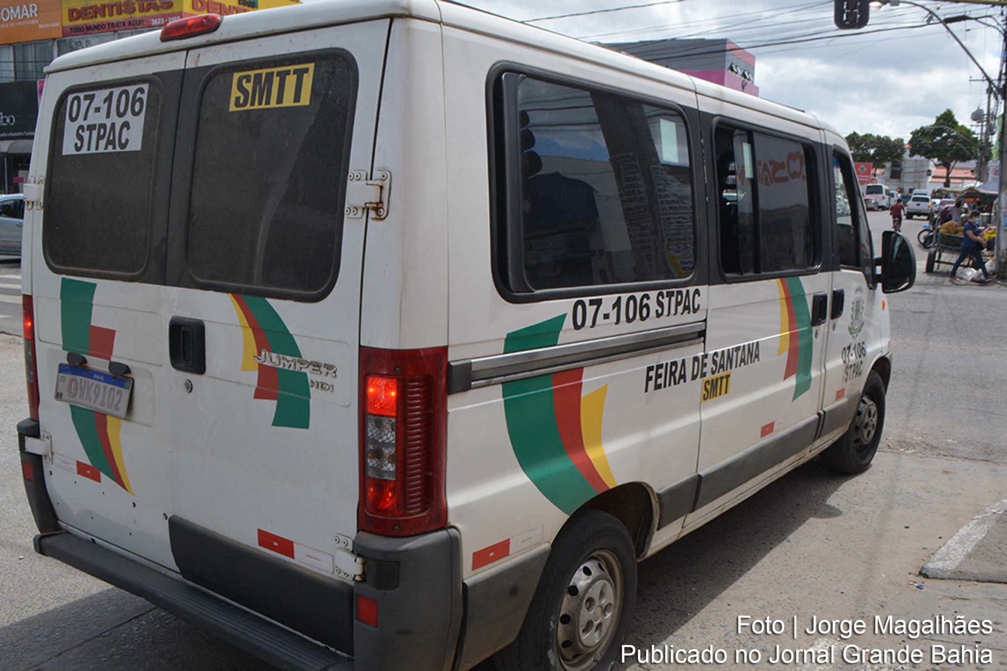 Vans e micro-ônibus foram acionados para atender usuários.