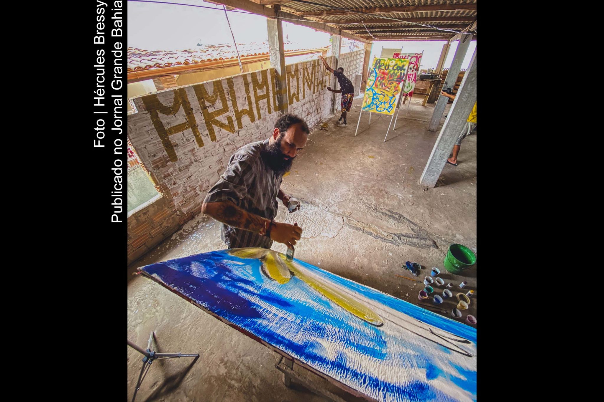 Projeto conta com exposições de fotografias de Hércules Bressy, pintura de Luís Santos, grapixo de Pedro Arcanjo, todos integrantes do coletivo Arte Marginal Salvador.