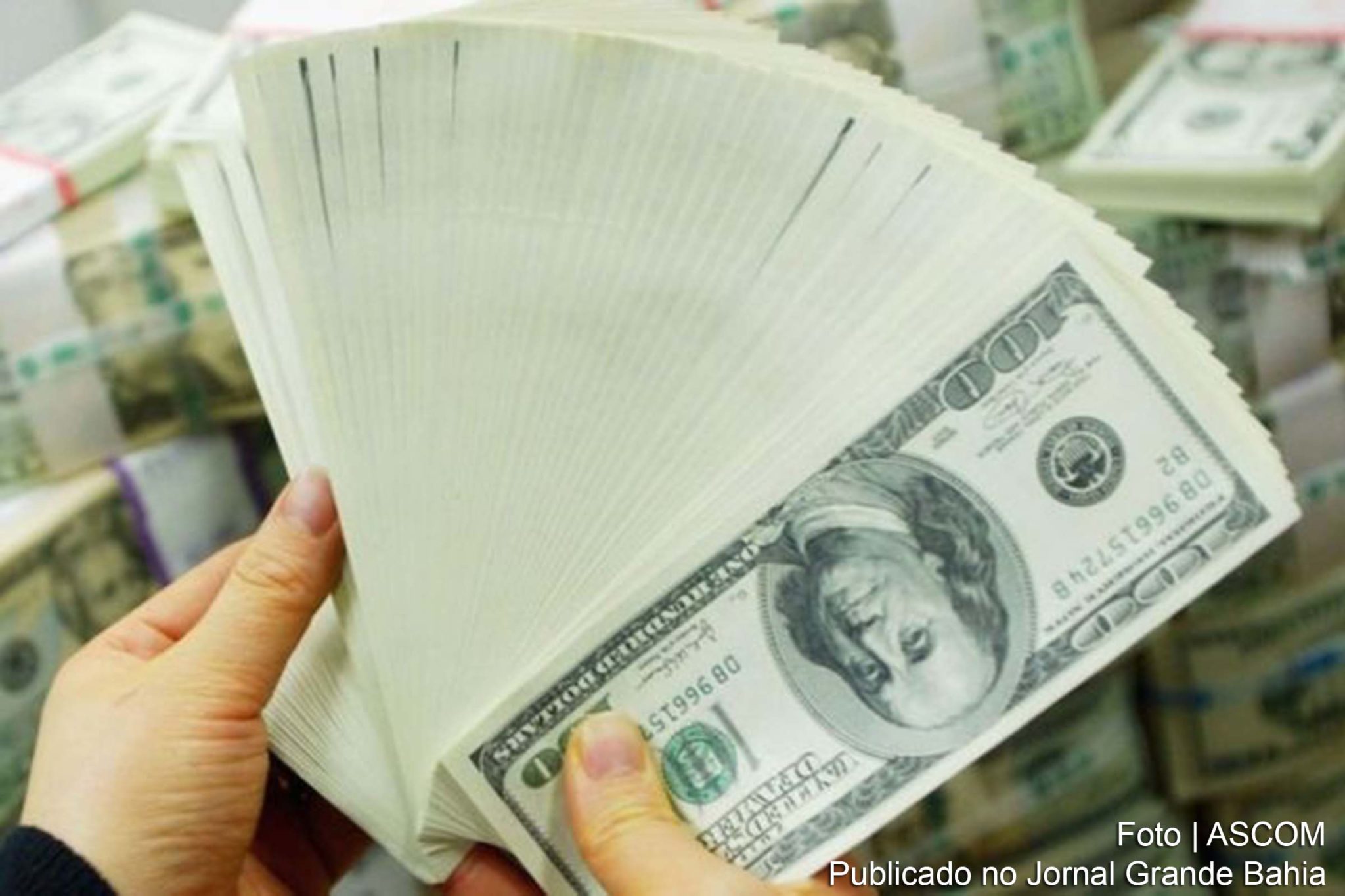Banco Central dos EUA deu sinal verde para emissão de dinheiro e inundou mundo com dólares.