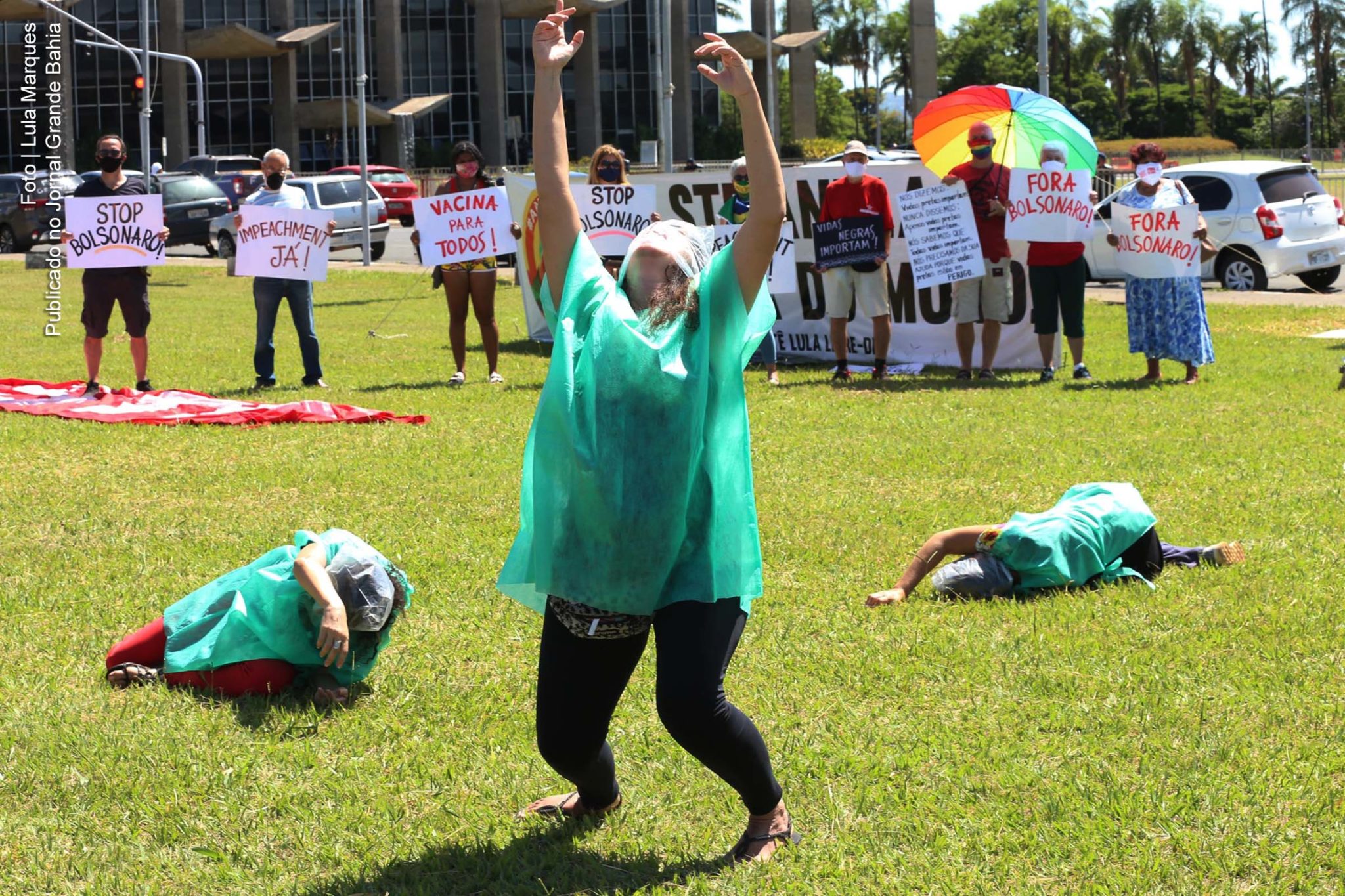 Em protesto contra o desgoverno extremista, cidadãos apresentam performance durante 4ª Edição do Stop Bolsonaro Mundial, ocorrida em 31 de janeiro de 2021. Falhas na política de vacinação ampliam crise socioeconômica e de saúde pública.