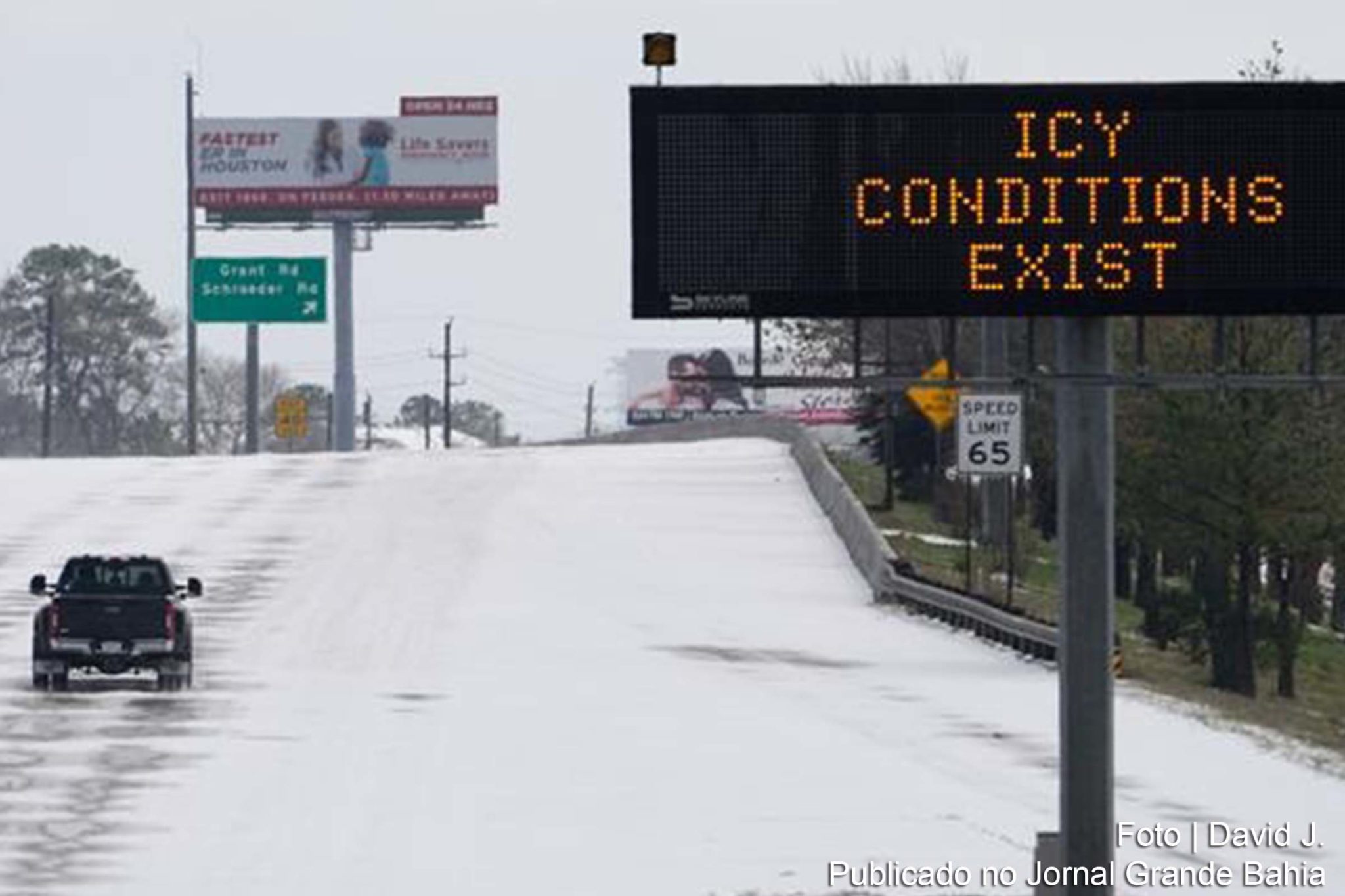 Estado americano do Texas vem sofrendo com fortes nevascas, que deixaram milhões de pessoas sem eletricidade e prejudicaram fornecimento de água.