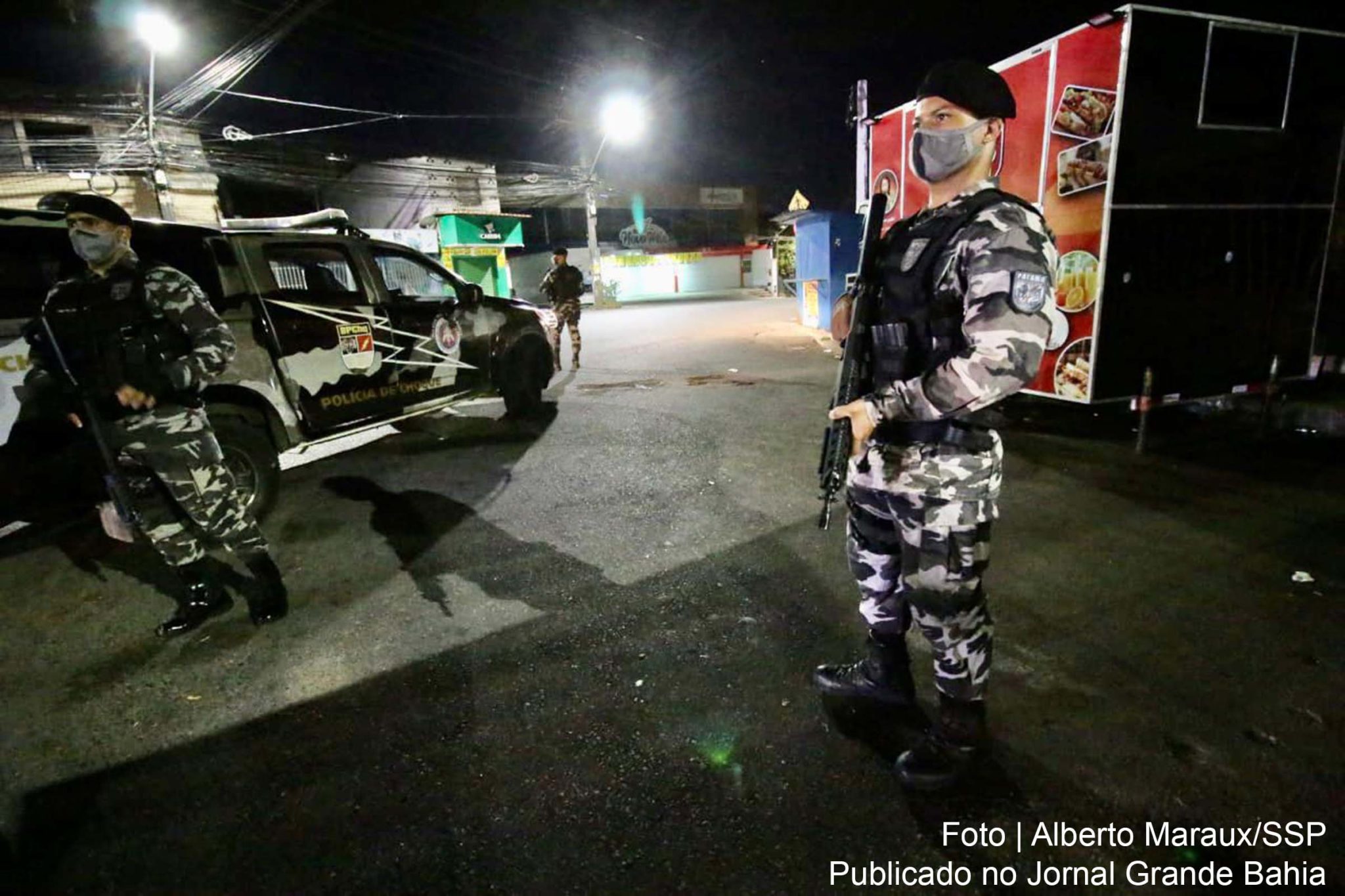 Forças policiais da Bahia fiscalizam cumprimento do decreto que determina 'Toque de Recolher'.