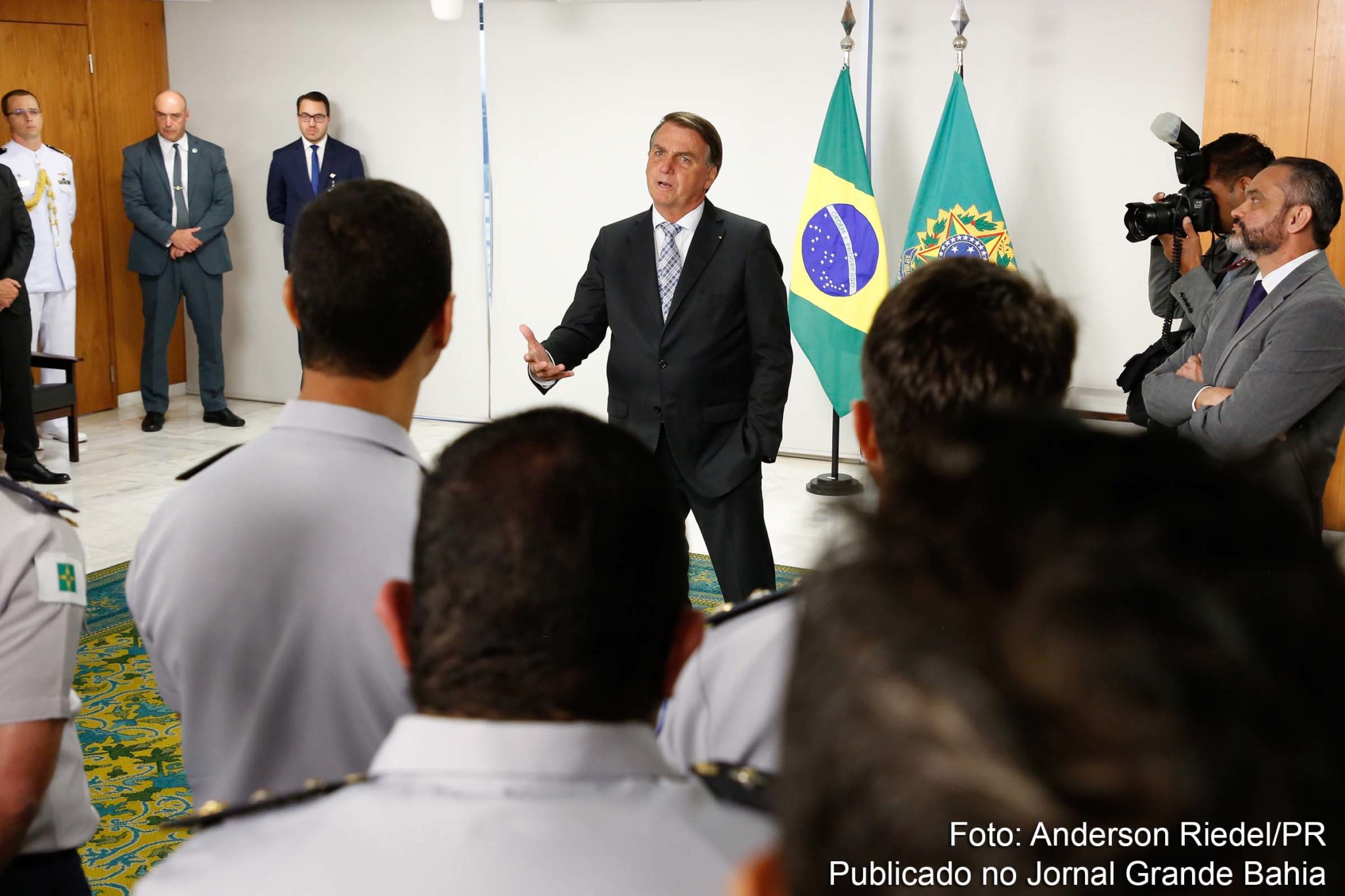 Governo Bolsonaro privilegia regiões Sul e Sudeste, que tiveram aumento no número de famílias beneficiadas.