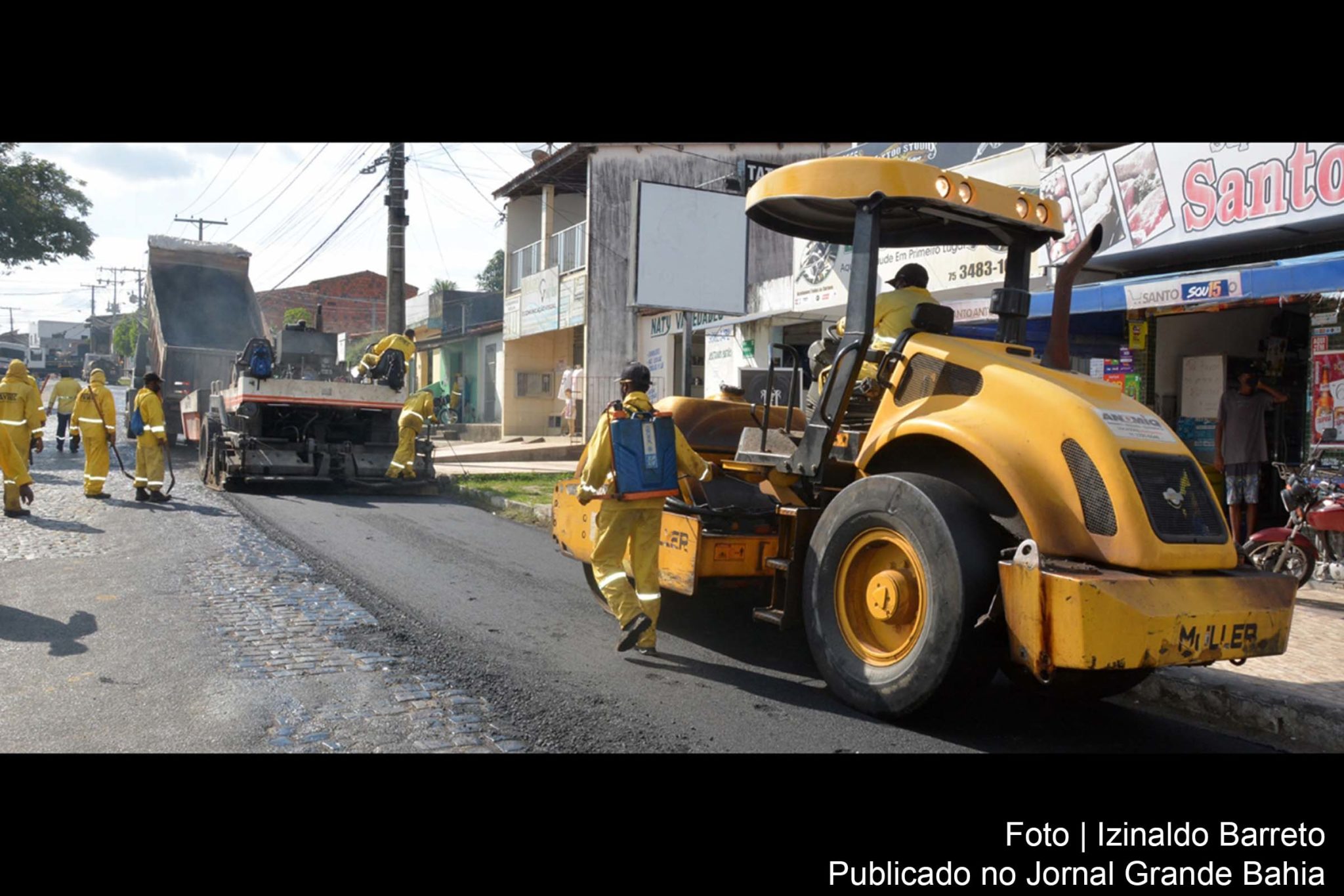 A previsão é que nesta quarta-feira (17/02/2021), o trecho da rua que falta receber recapeamento seja totalmente asfaltado.