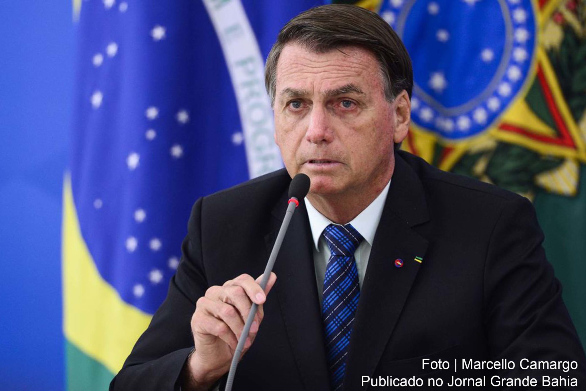 Jair Bolsonaro: nós pretendemos ultimar um estudo e, caso seja juridicamente possível, apresentaremos o projeto ainda na próxima semana, fazendo com que o ICMS venha a incidir sobre os preços dos combustíveis nas refinarias.