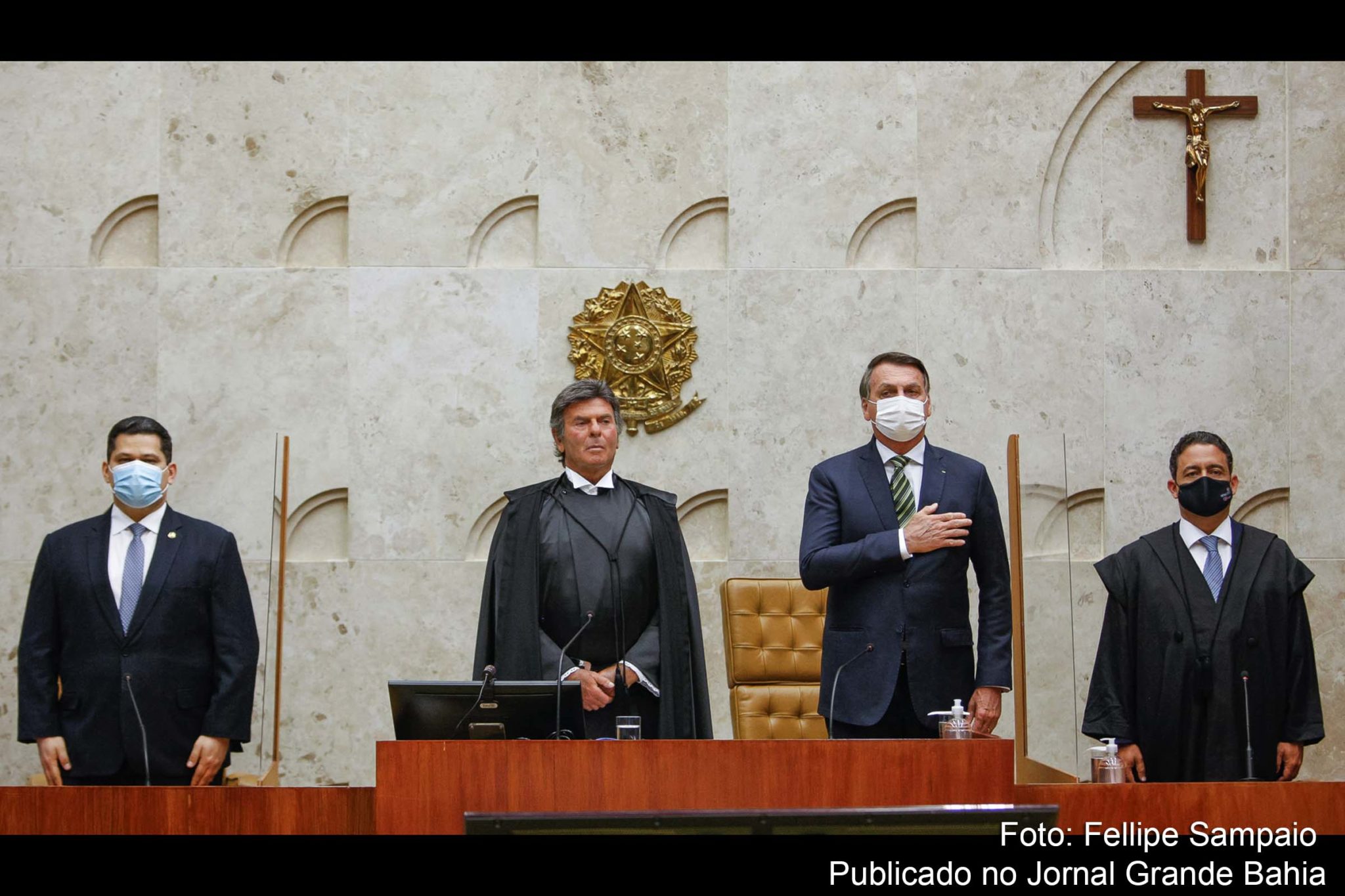 O ministro de extrema-direita do STF Luiz Fux ao lado do governante que ele apoiou, extremista Jair Bolsonaro, durante Sessão de Abertura do Ano Judiciário de 2021.