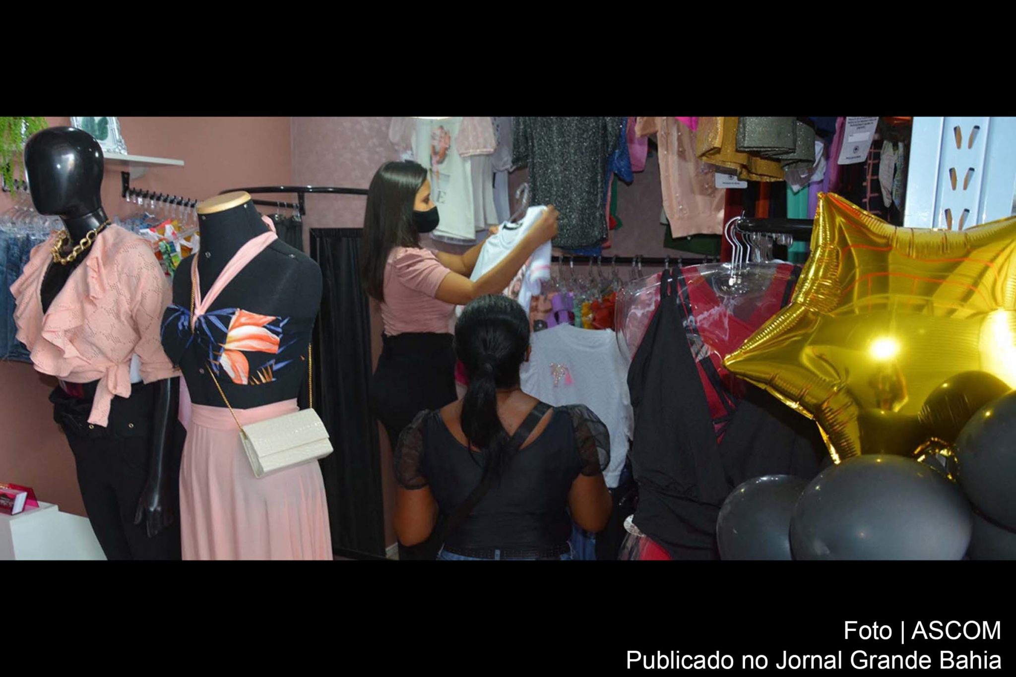 O comércio varejista no Brasil teve em 2020 o pior desempenho dos últimos 20 anos e o setor mais atingido foi justamente o de tecidos, vestuário e calçados, com 13,3%.