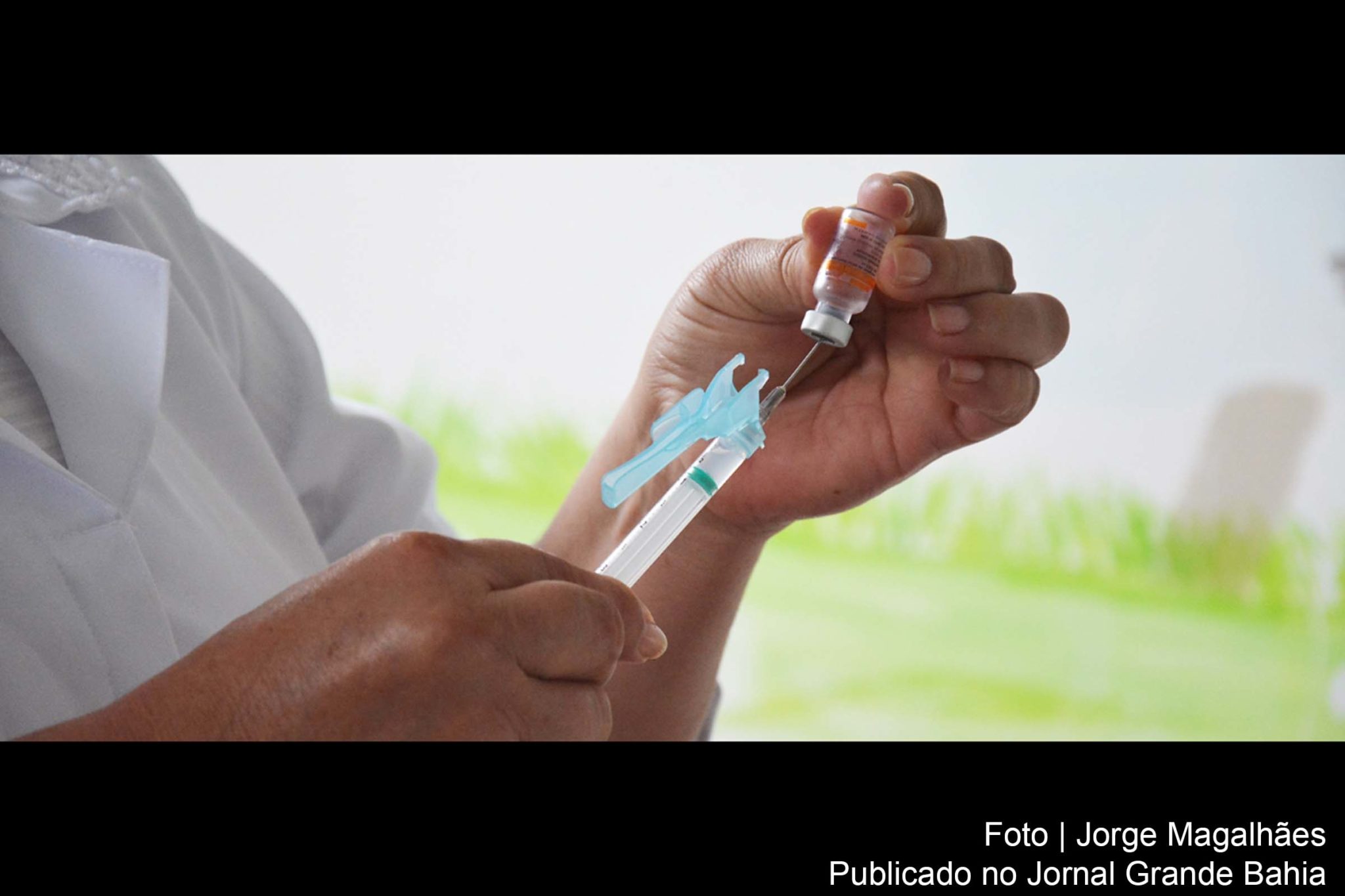 Imunização contempla agentes de endemias e profissionais da saúde.