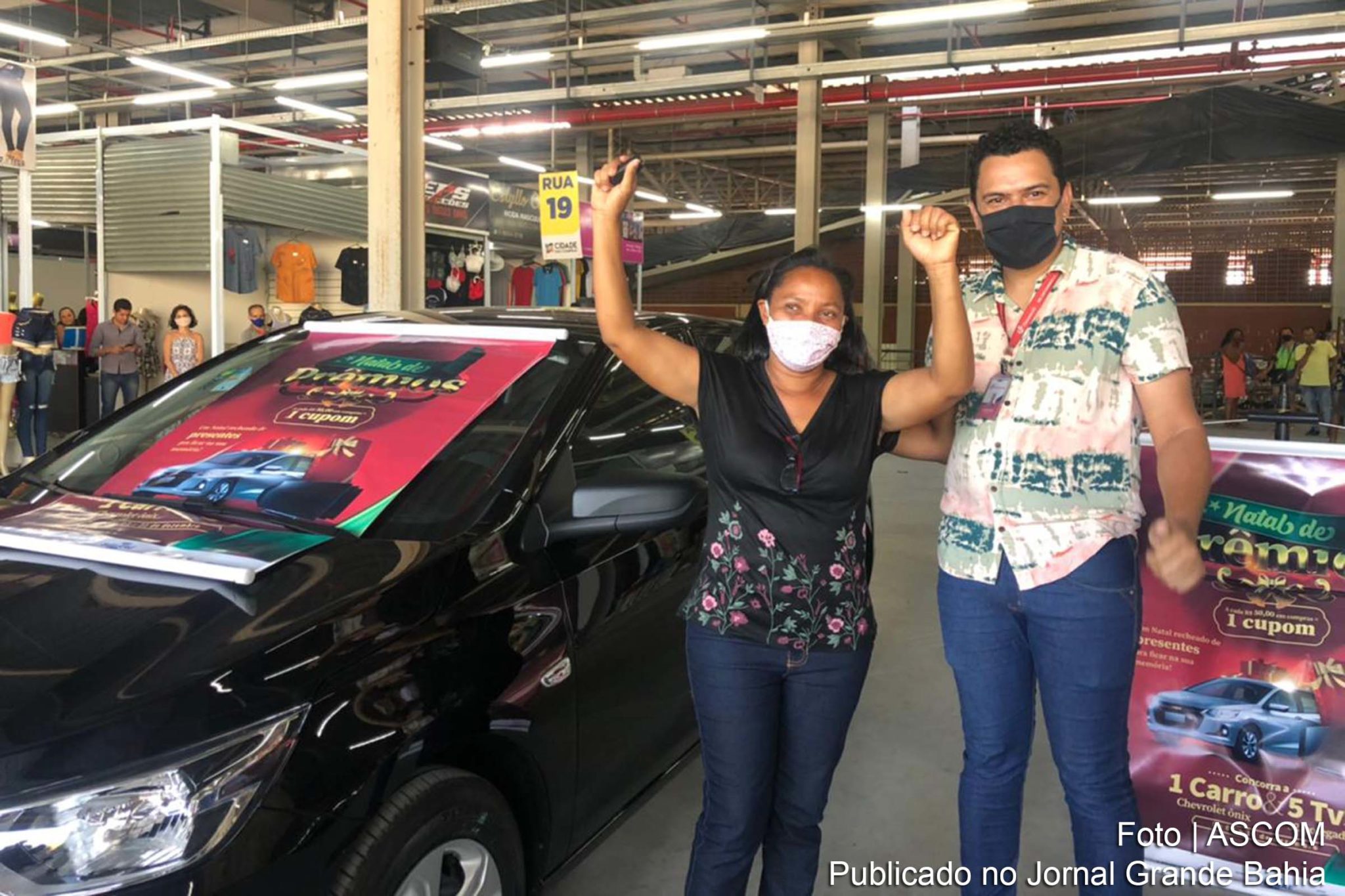 Sorteados na promoção receberam seus prêmios em uma solenidade que aconteceu no Shopping Popular Cidade das Compras de Feira de Santana.