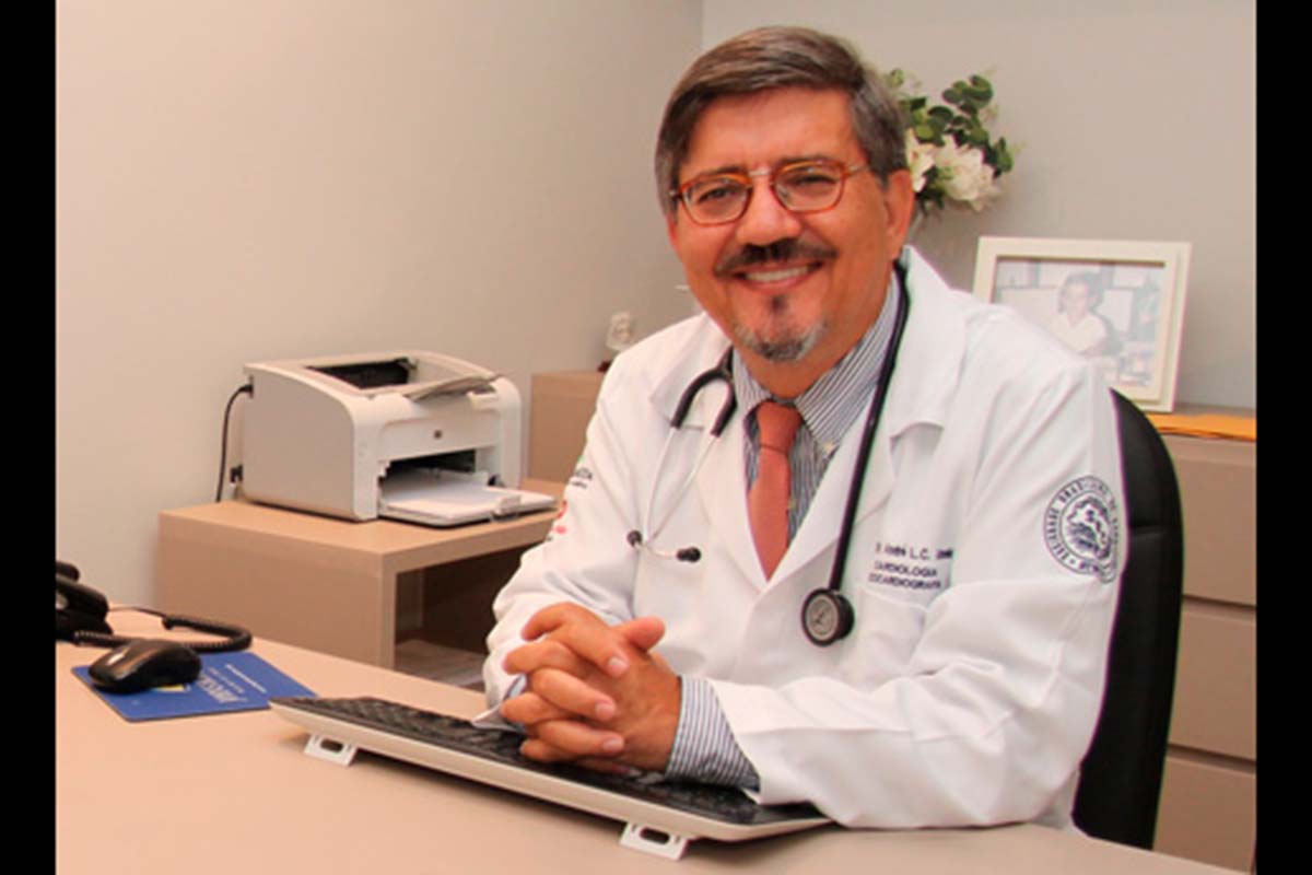 O cardiologista André Almeida, figura de destaque na medicina feirense.