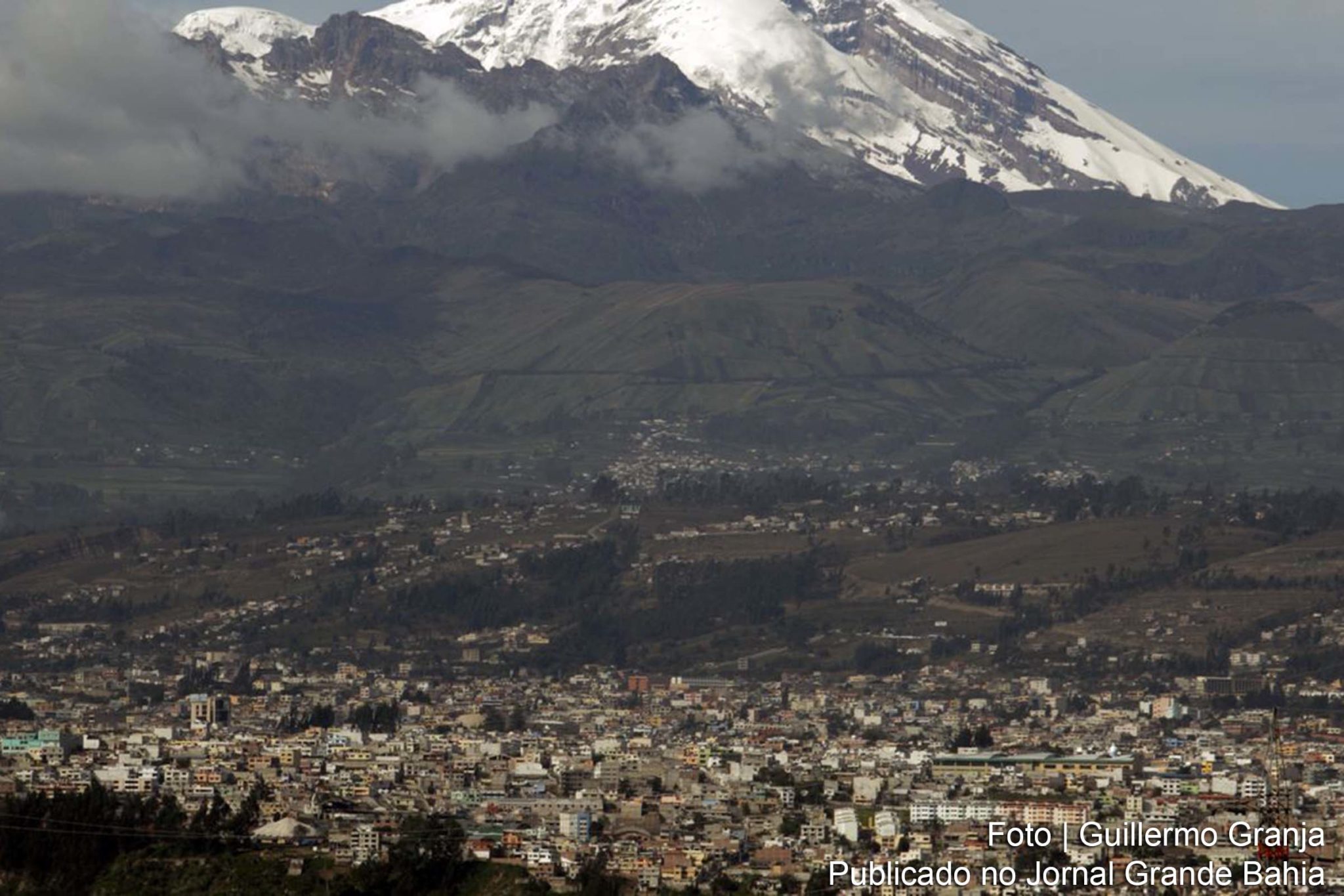 O Sangay teve várias erupções moderadas ao longo dos últimos dois anos, muitas vezes com pouco impacto devido à sua localização remota na selva da província de Morona Santiago.